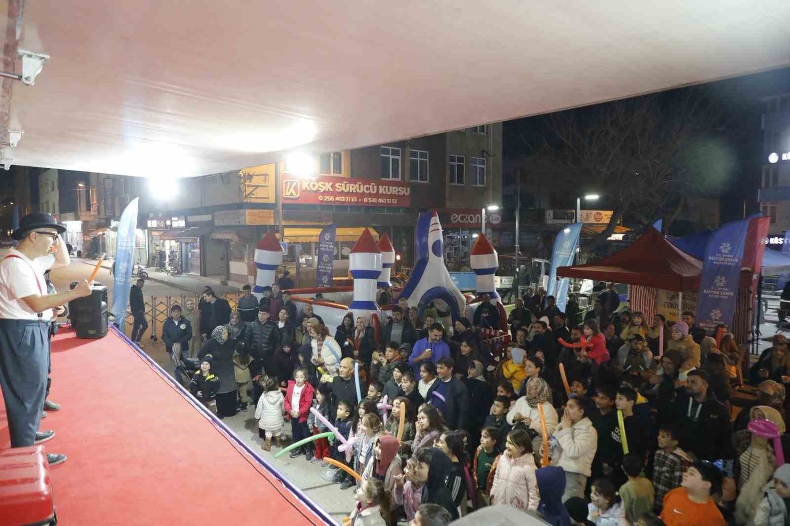 Köşklü çocuklar Büyükşehir’in Ramazan şenliğinde eğlendi
