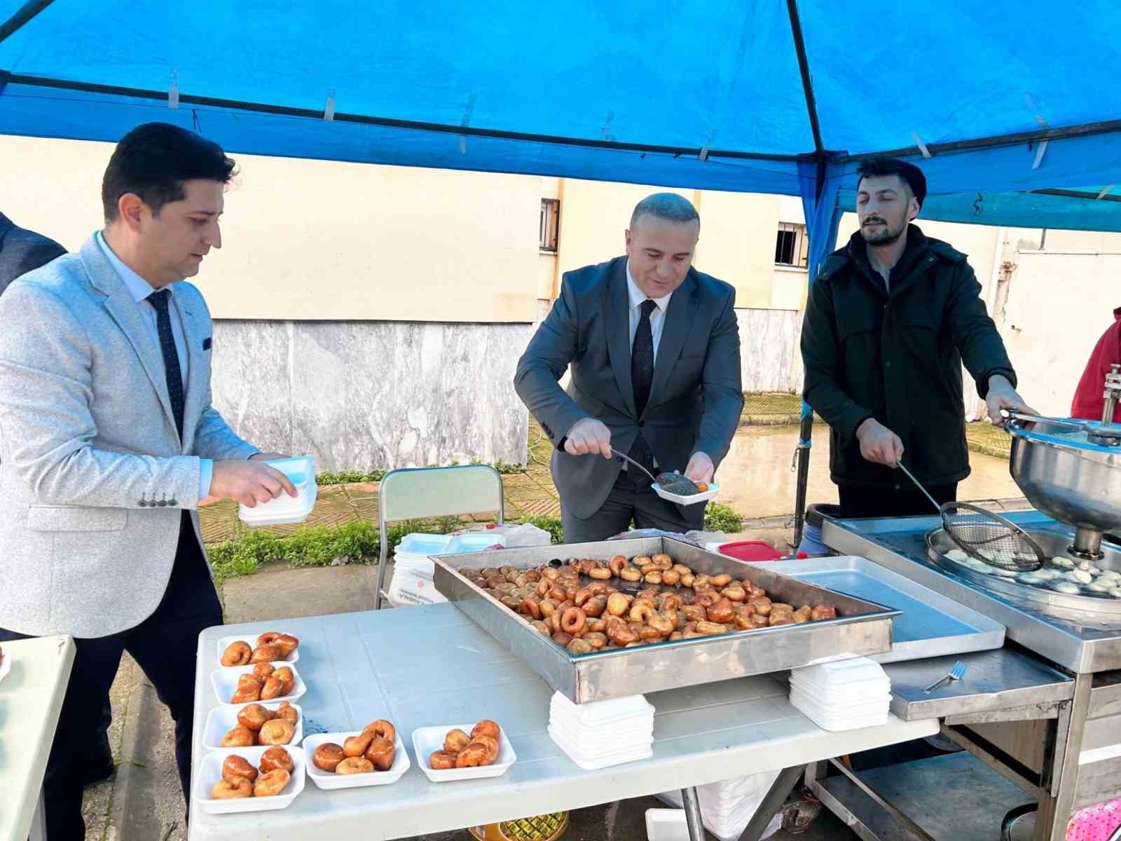 Köşk’te 6 Şubat depremlerinde hayatını kaybedenler için lokma hayrı yapıldı
Köşk’te 6 Şubat depremlerinde hayatını kaybedenler için lokma hayrı yapıldı