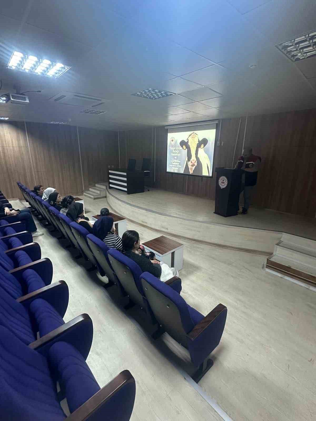 Köşk’te üreticilere buzağı ölümleri ve üreme verimliliği eğitimi
