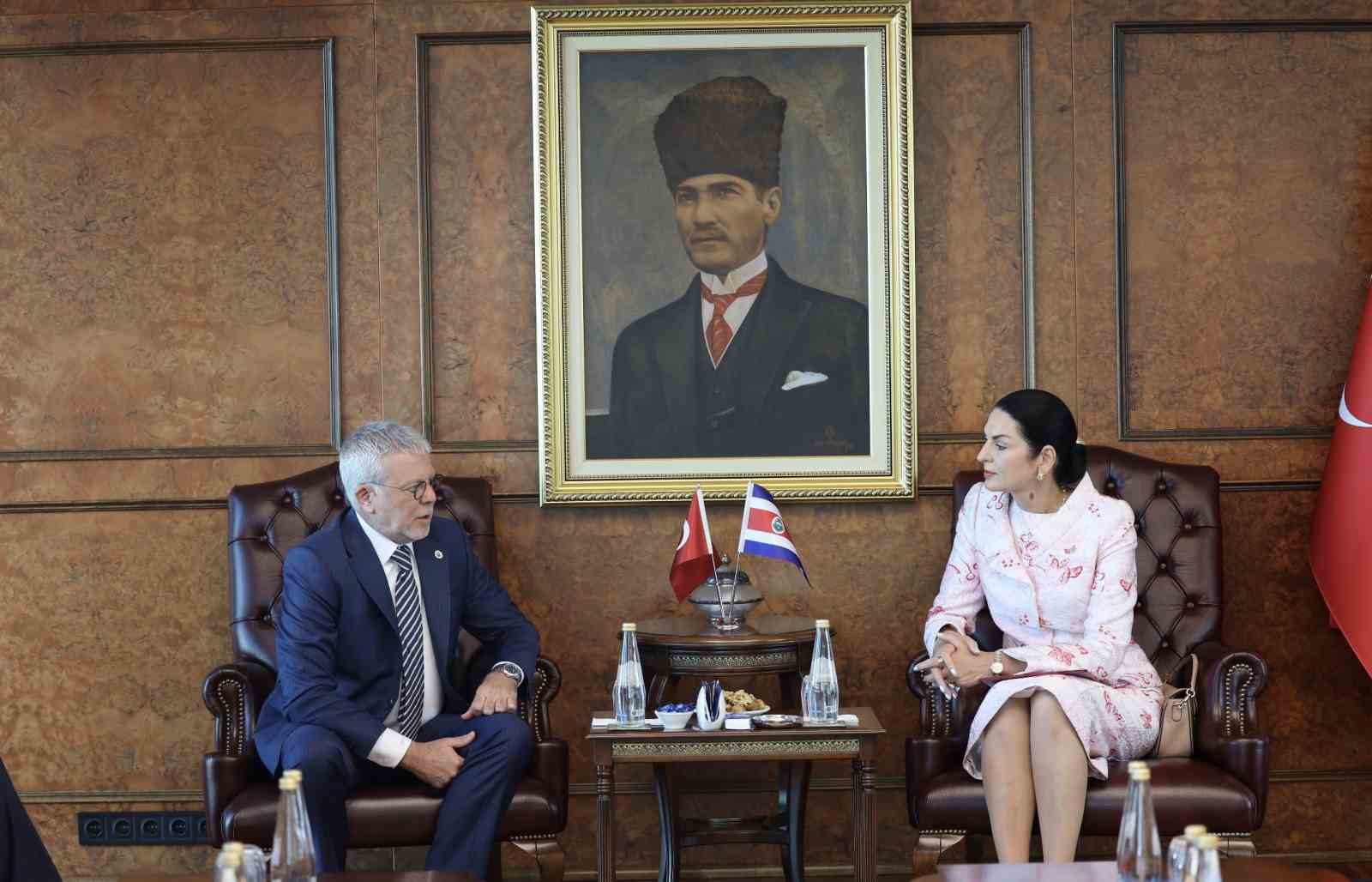 Kosta Rika First Lady’si Zeikate’den İzmir Ticaret Odası’na ziyaret
