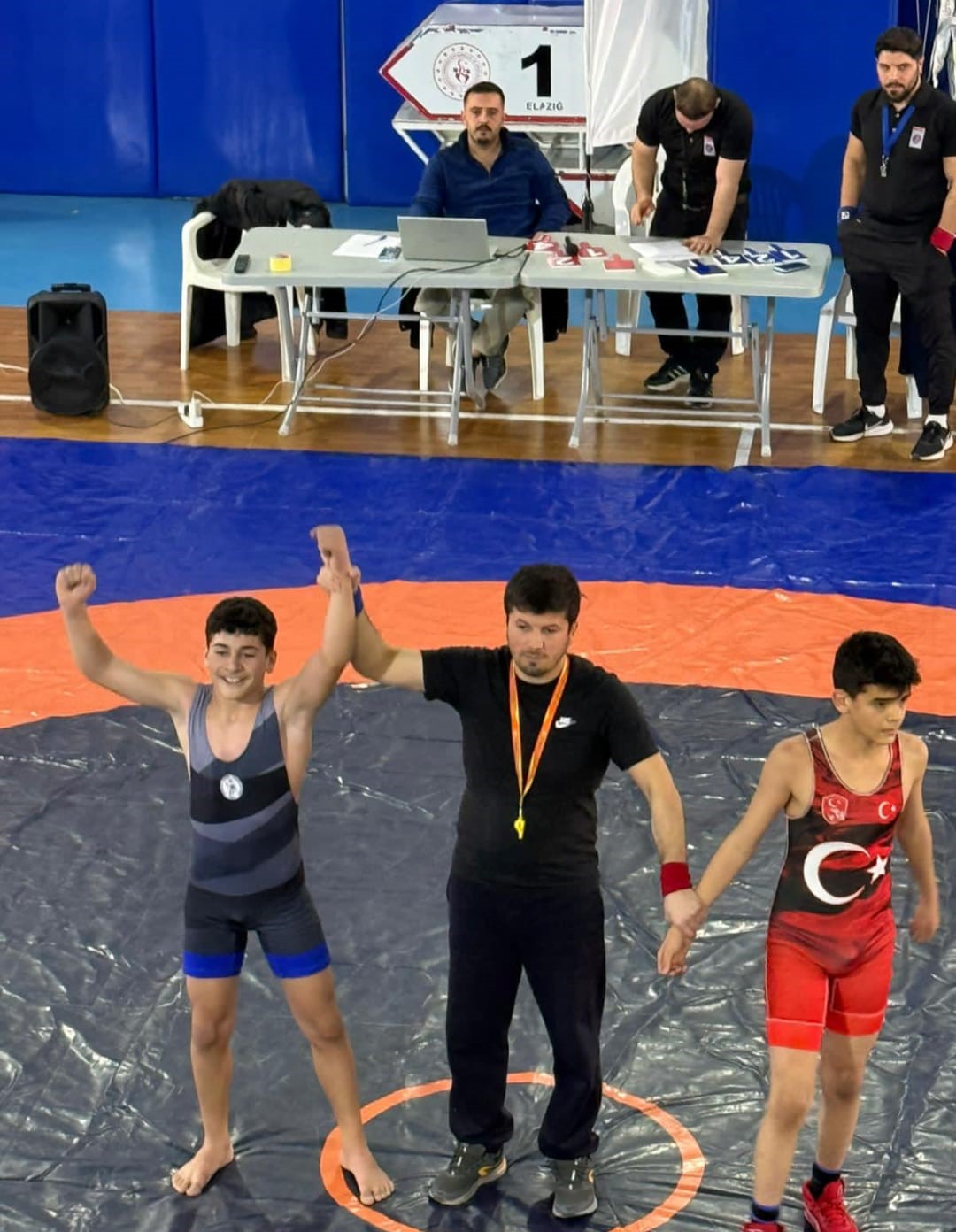 Kovancılar güreş takımı Elazığ’da 8 altın madalyayla zirveye çıktı
Kovancılar güreş takımı Elazığ’da 8 altın madalyayla zirveye çıktı