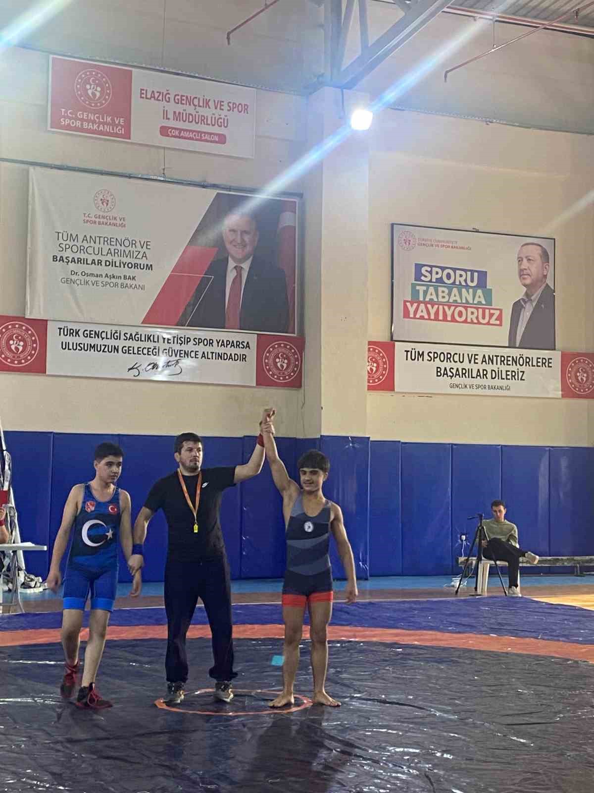 Kovancılar güreş takımı Elazığ’da 8 altın madalyayla zirveye çıktı
Kovancılar güreş takımı Elazığ’da 8 altın madalyayla zirveye çıktı