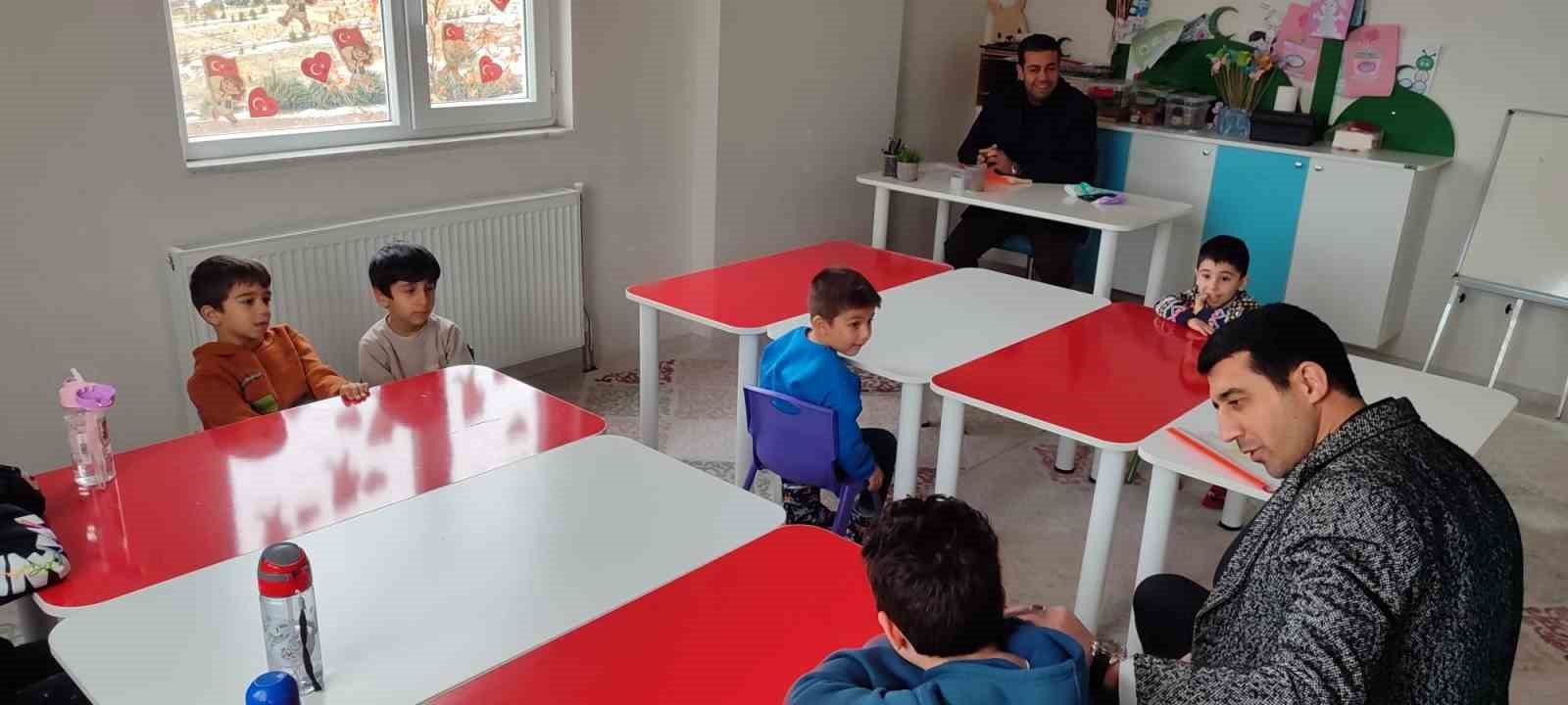 Kovancılar Müftüsü Çavaş, öğrencilerle bir araya geldi
