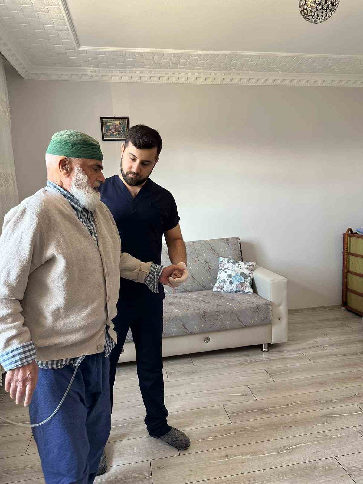 Kovancılar’da bir ilk: Evde fizik tedavi uygulaması
