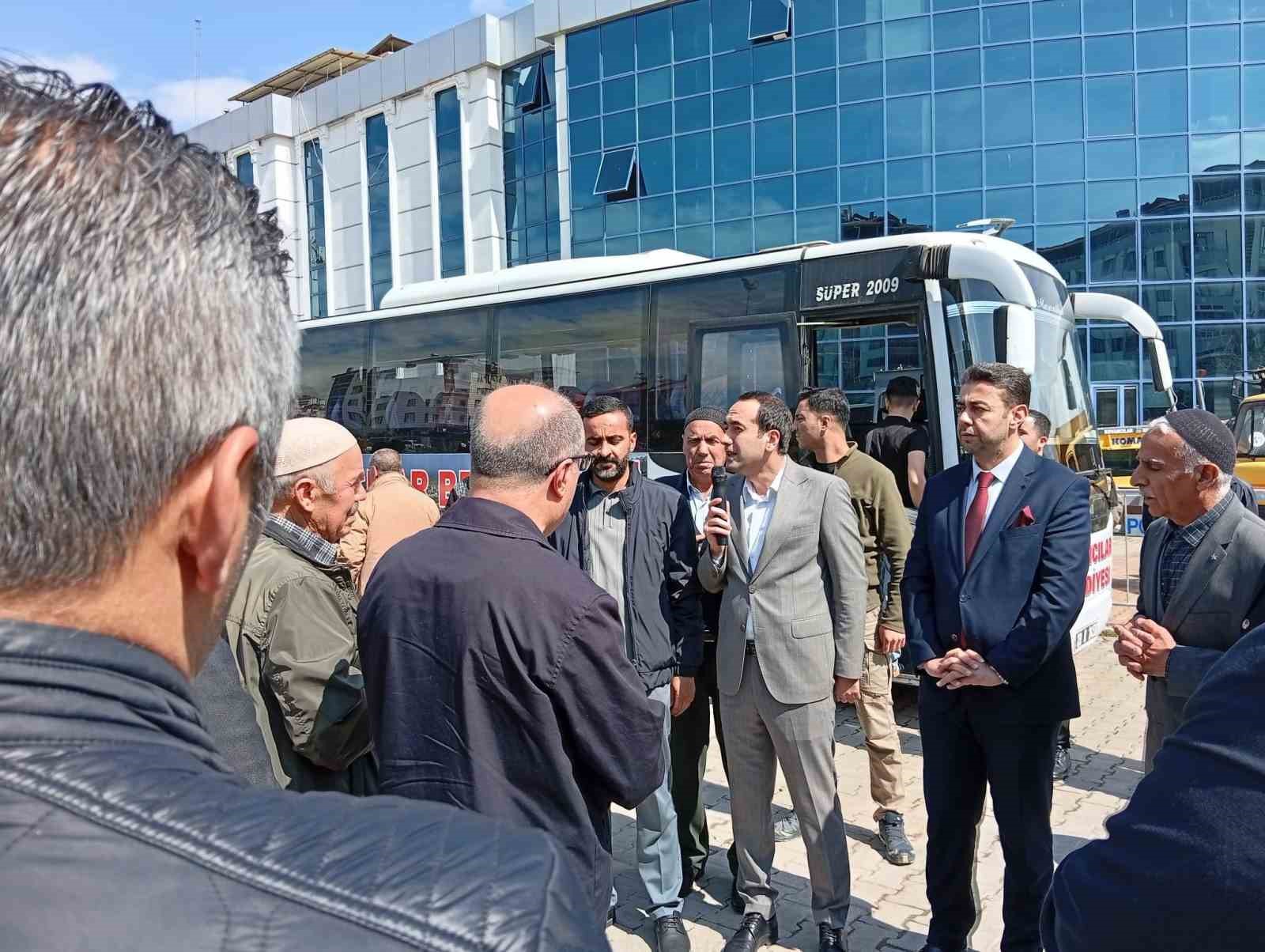 Kovancılar’da umre kafilesi dualarla uğurlandı
