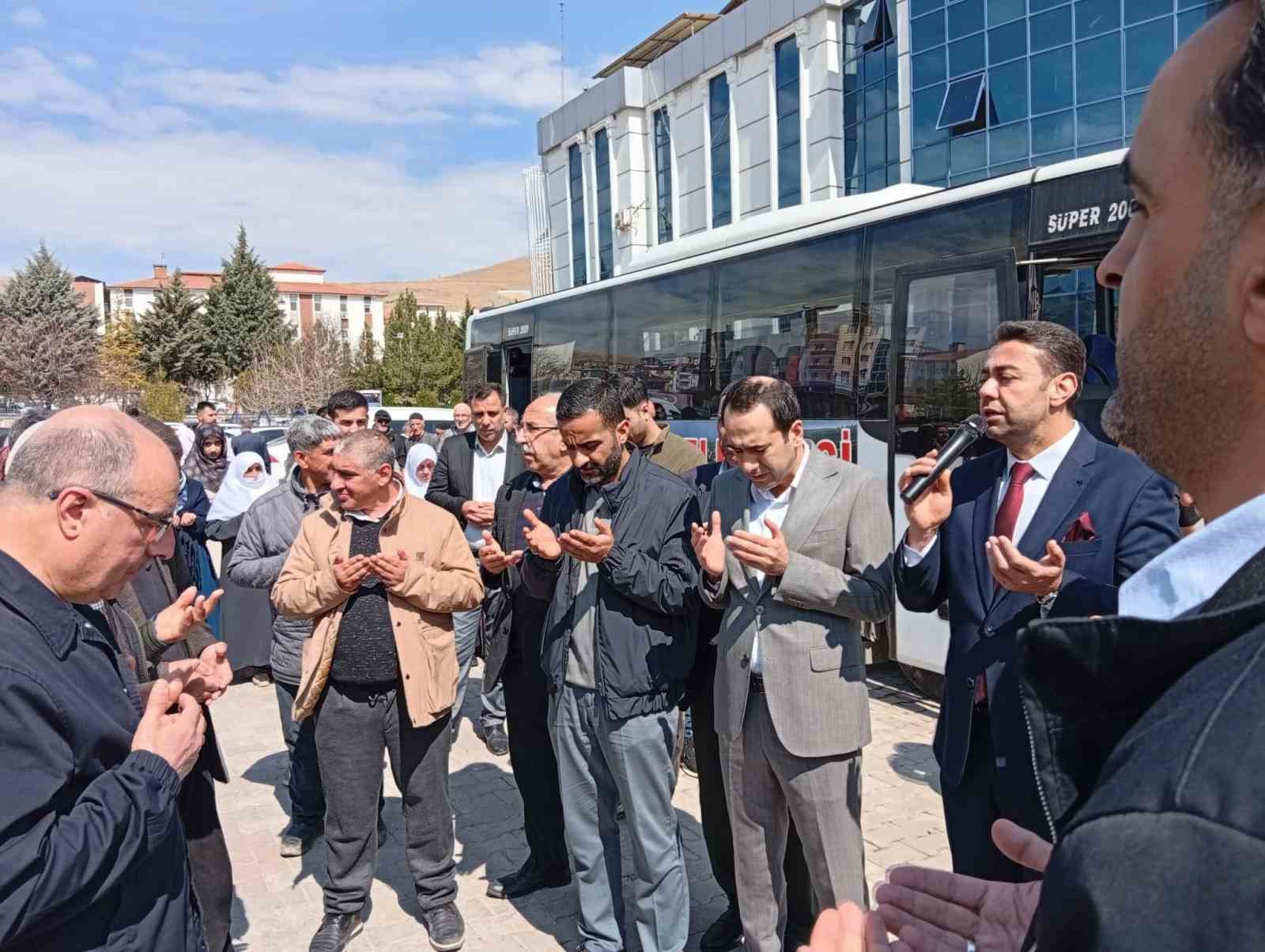 Kovancılar’da umre kafilesi dualarla uğurlandı
