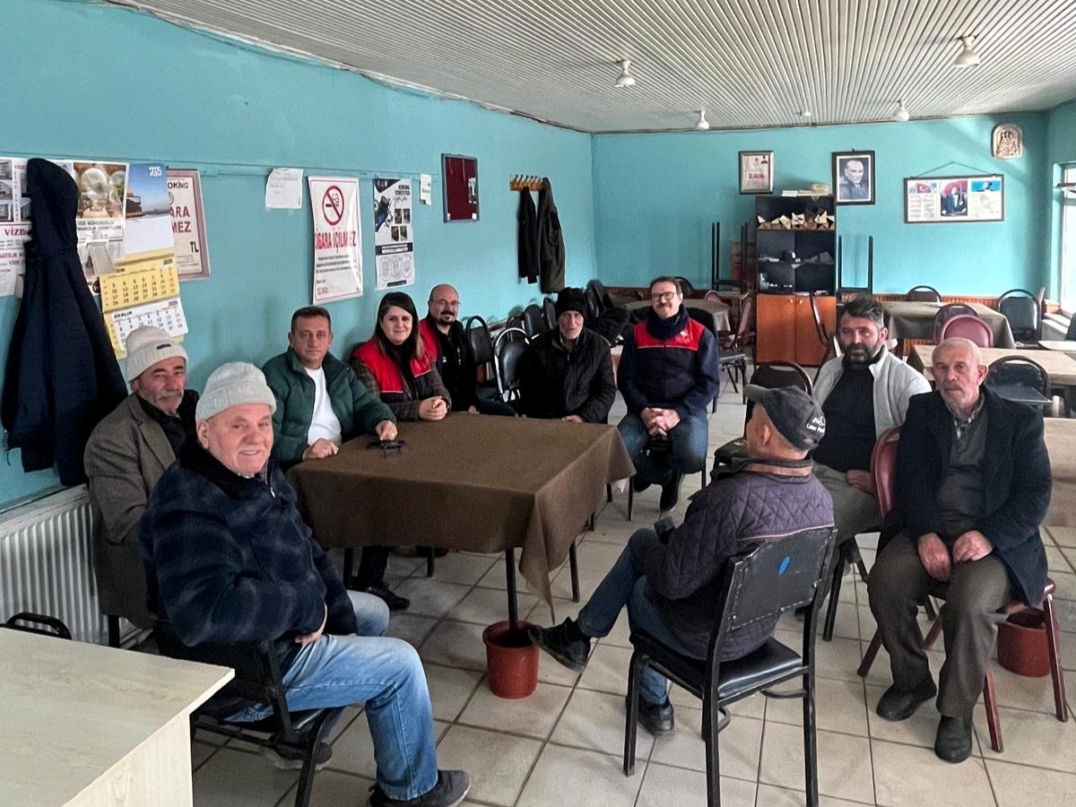 Köy köy gezilerek, çiftçiye tarımsal üretimin plânlanması ve desteklemeleri anlatılıyor
