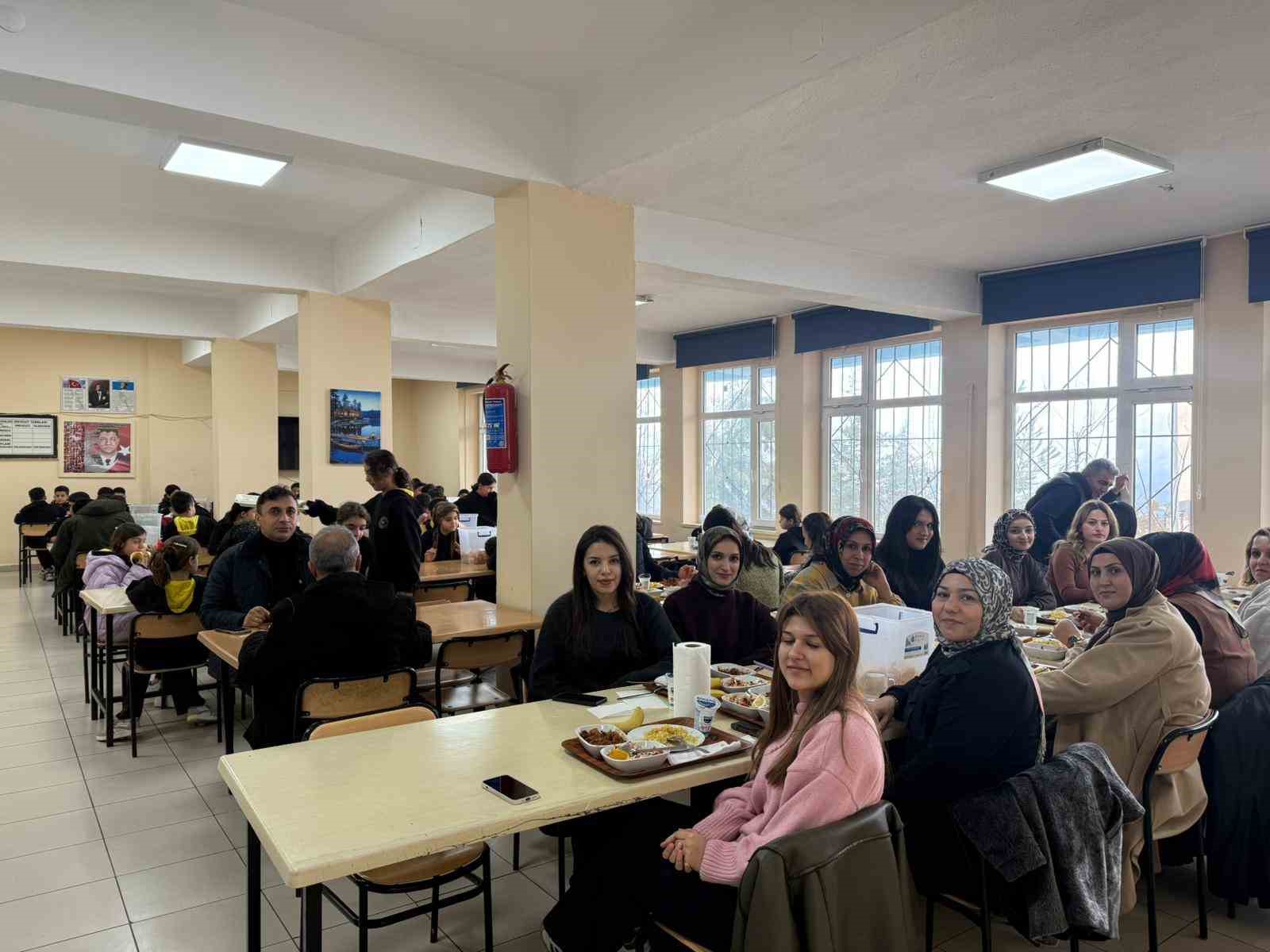 Köy okullarındaki kız öğrencilere ücretsiz kuaförlük hizmeti
