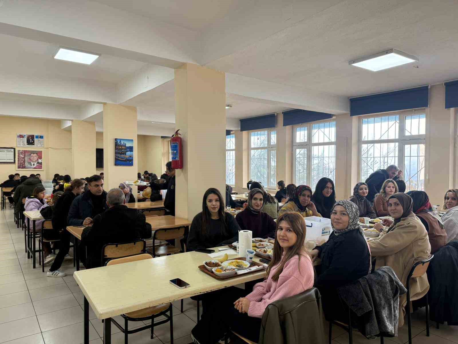 Köy okullarındaki kız öğrencilere ücretsiz kuaförlük hizmeti
