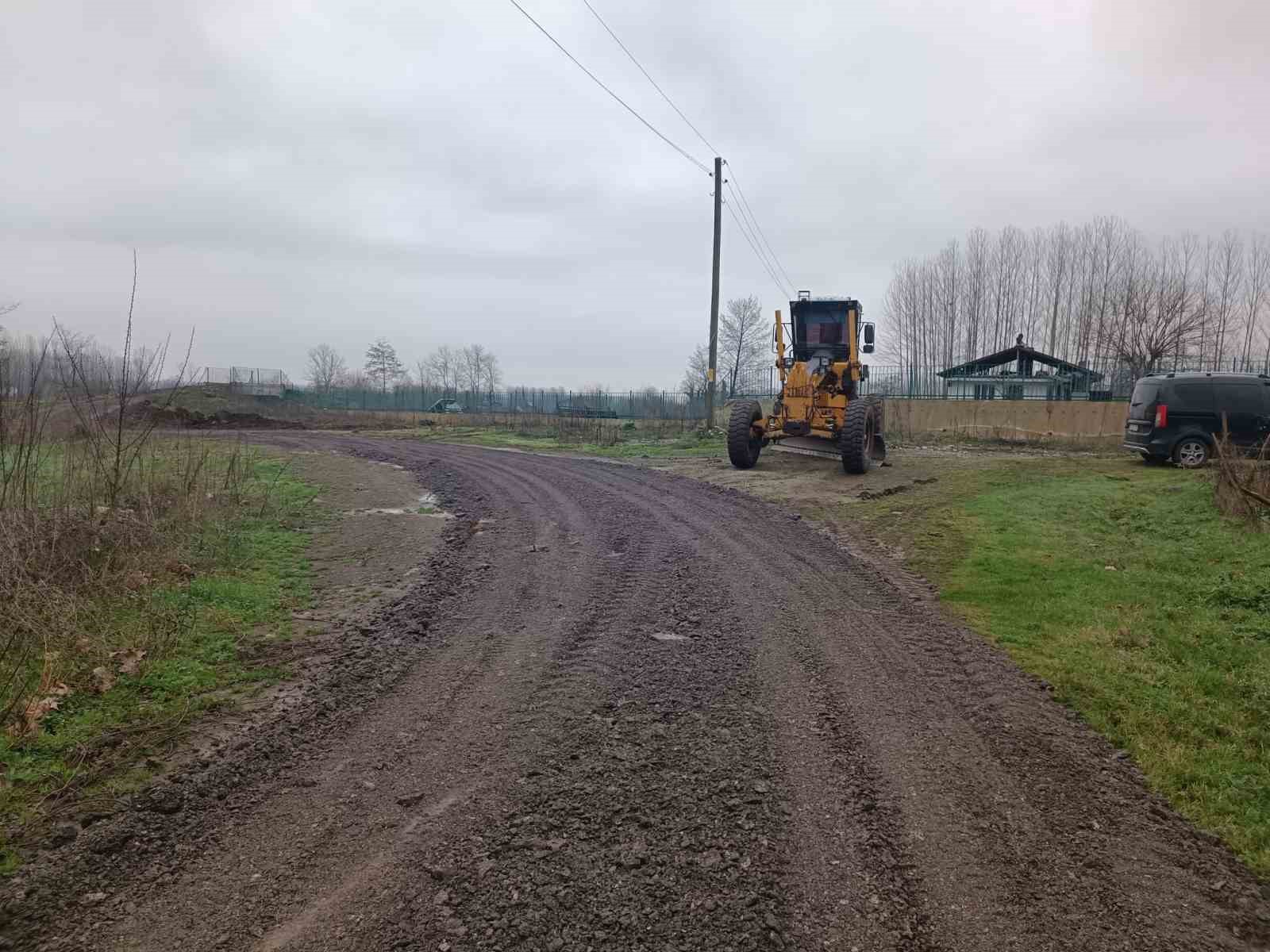 Köy yollarında yoğun çalışma
