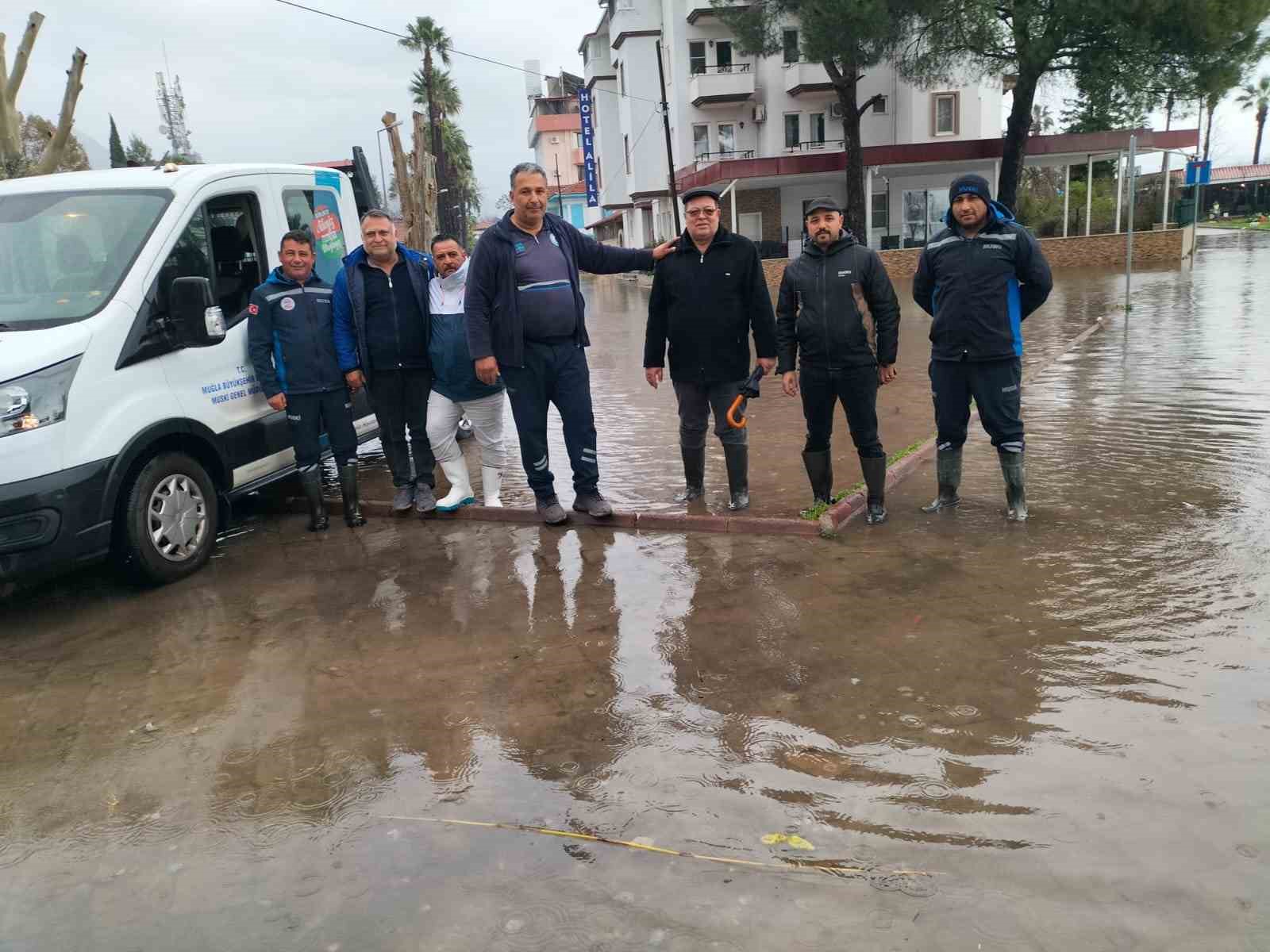 Köyceğiz Göl’ü taştı, ilçe Venedik’e döndü
