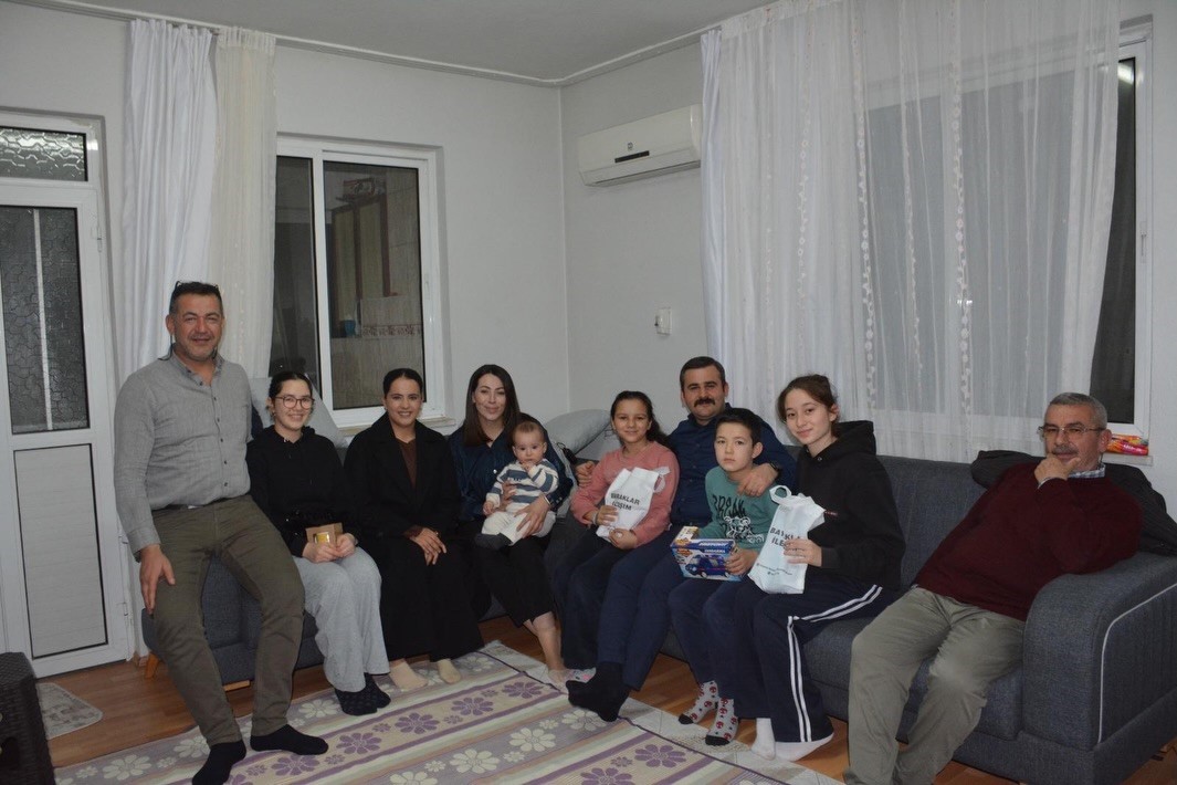 Köyceğiz Kaymakamı Kumcu, ilk iftarda Çelik ailesine konuk oldu
Köyceğiz Kaymakamı Kumcu, ilk iftarda Çelik ailesine konuk oldu