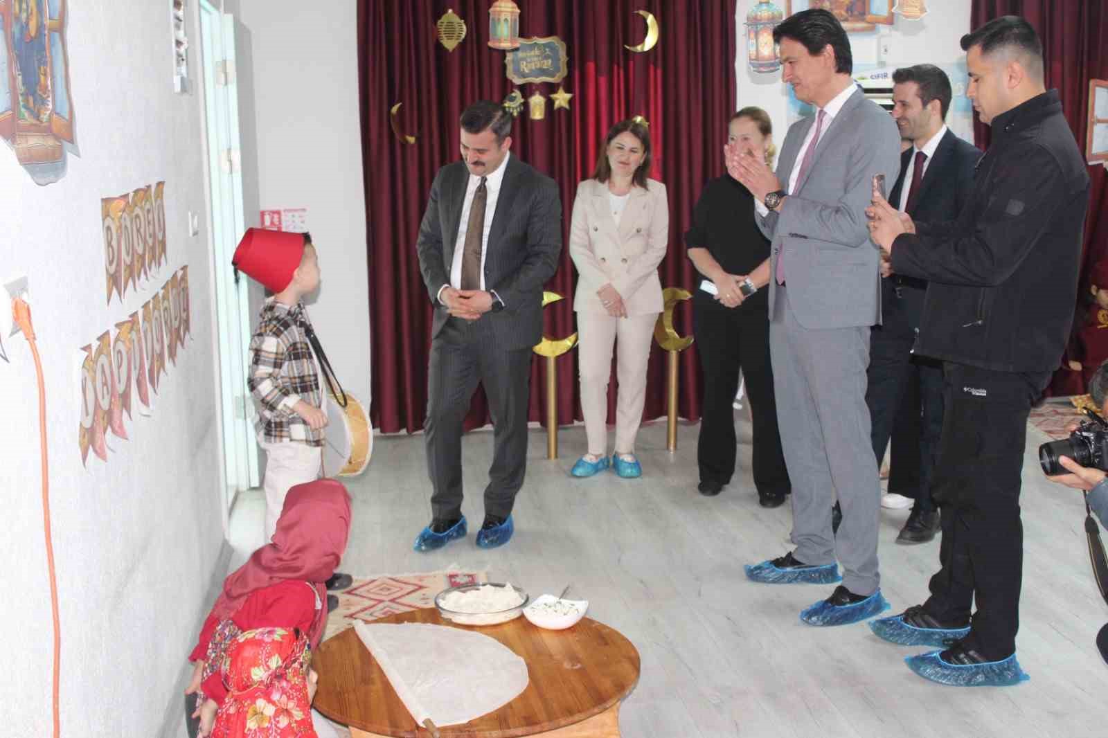 Köyceğiz Kaymakamı Kumcu, miniklerin tekne orucu heyecanına ortak oldu
