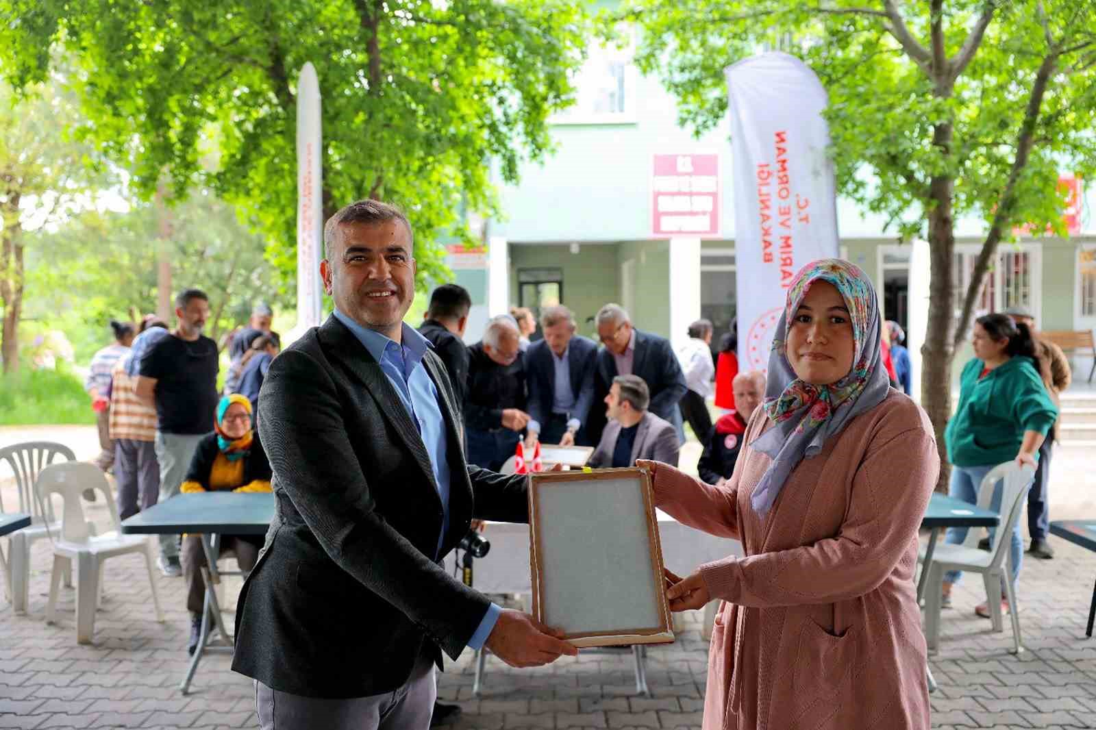 Köyceğiz’de 98 üreticiye İpekböceği larvası dağıtıldı
