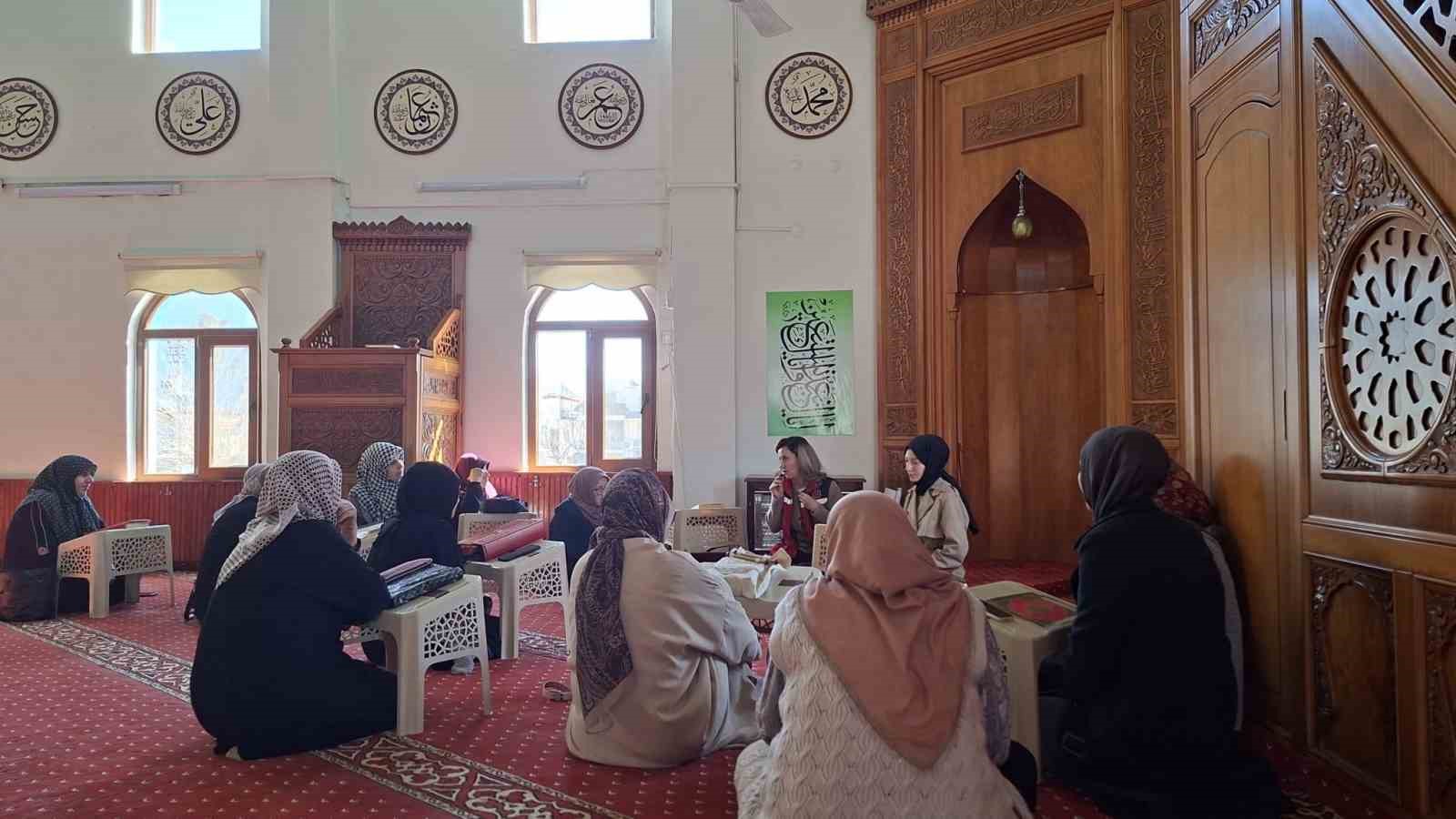 Köyceğiz’de ‘Filistin’de Kadın Olmak’ konulu seminer düzenlendi
