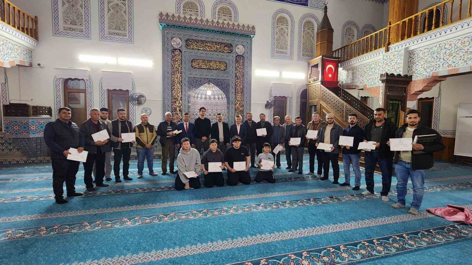 Köyceğiz’de Kur’an eğitimi alan kursiyerlere belge verildi
