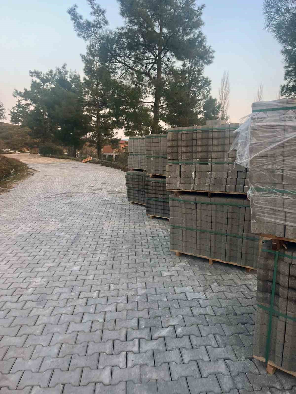 Köyceğiz’in üç mahallesinde parke çalışmaları başladı
