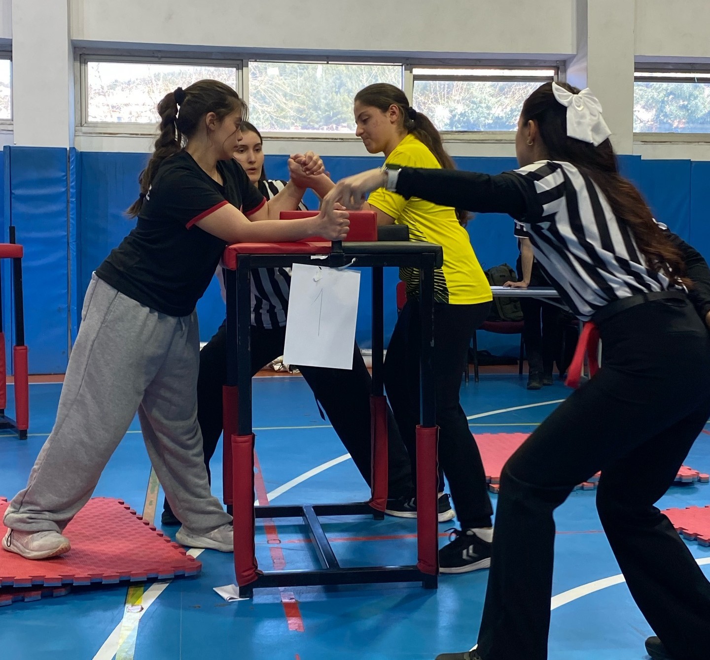 Köyceğizli öğrenciler bilek güreşinde ilk madalyalarını aldı
Köyceğizli öğrenciler bilek güreşinde ilk madalyalarını aldı