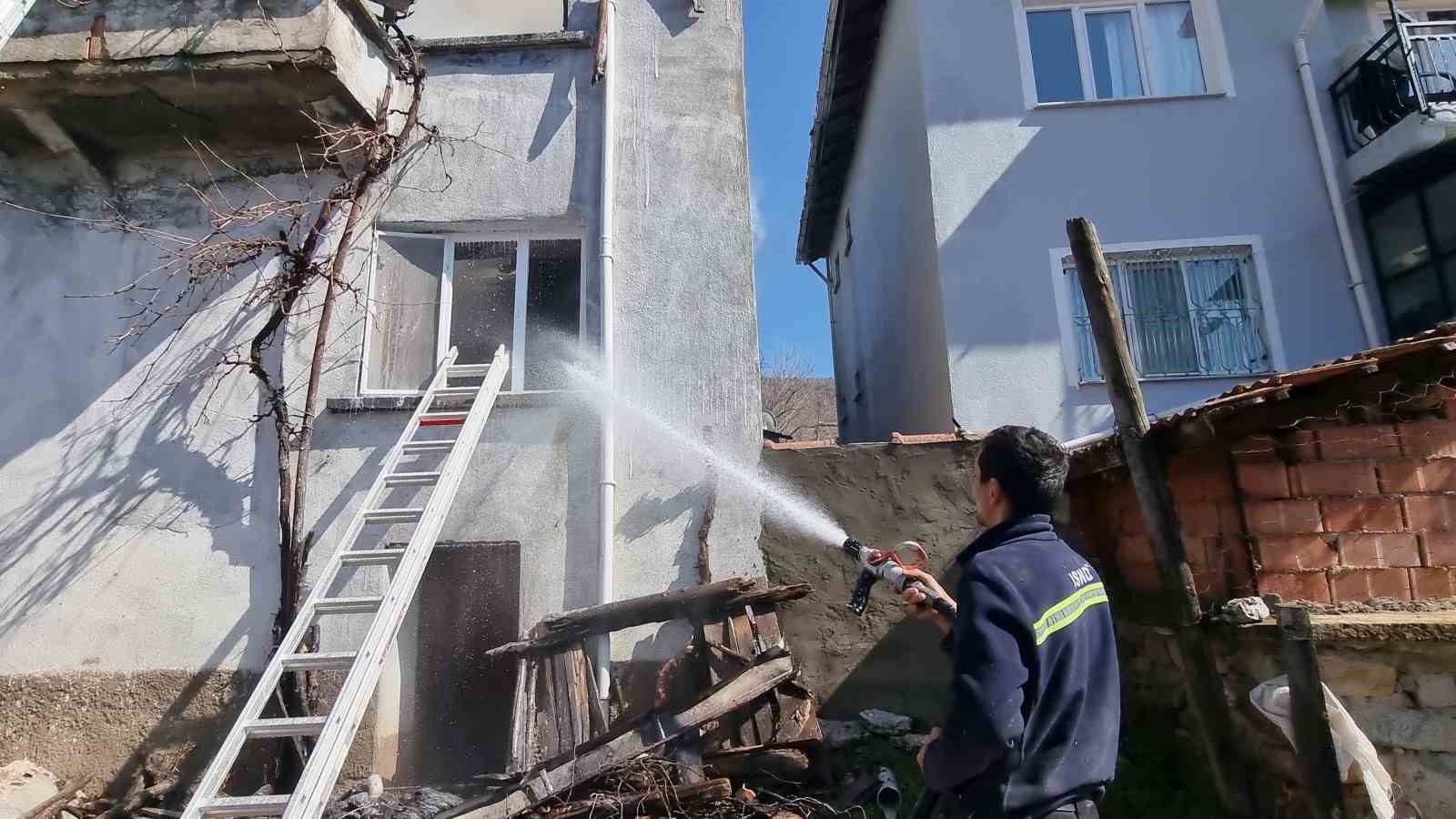 Köyde kurulan yangın vanaları muhtemel bir felaketi önledi
