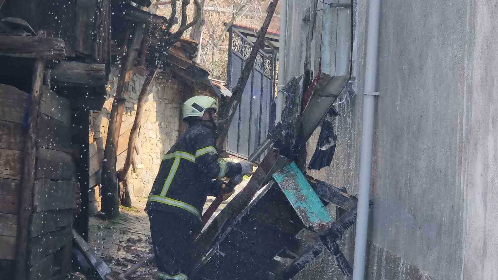 Köyde kurulan yangın vanaları muhtemel bir felaketi önledi
