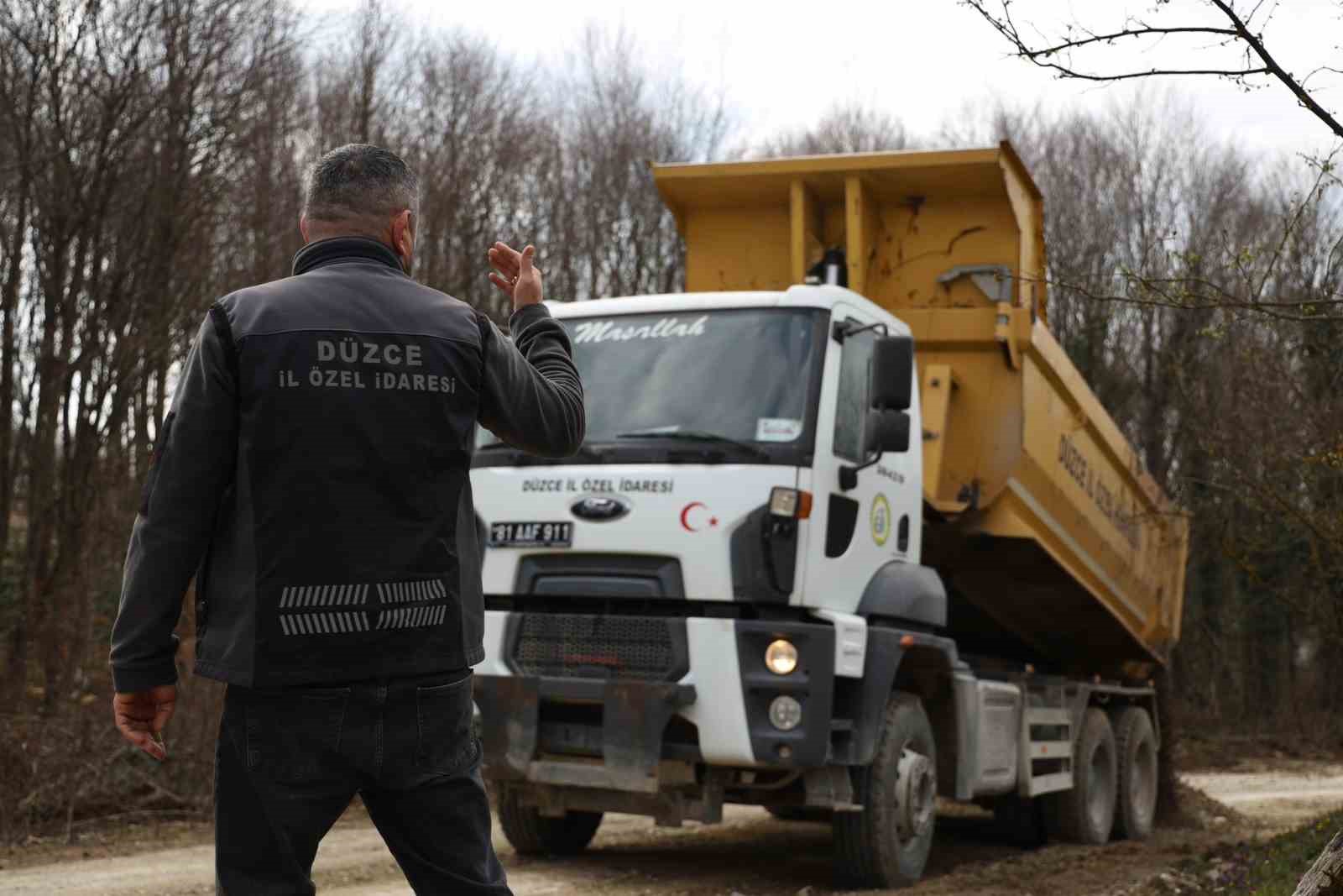 Köylerde yol bakım çalışmaları tamamlanıyor
