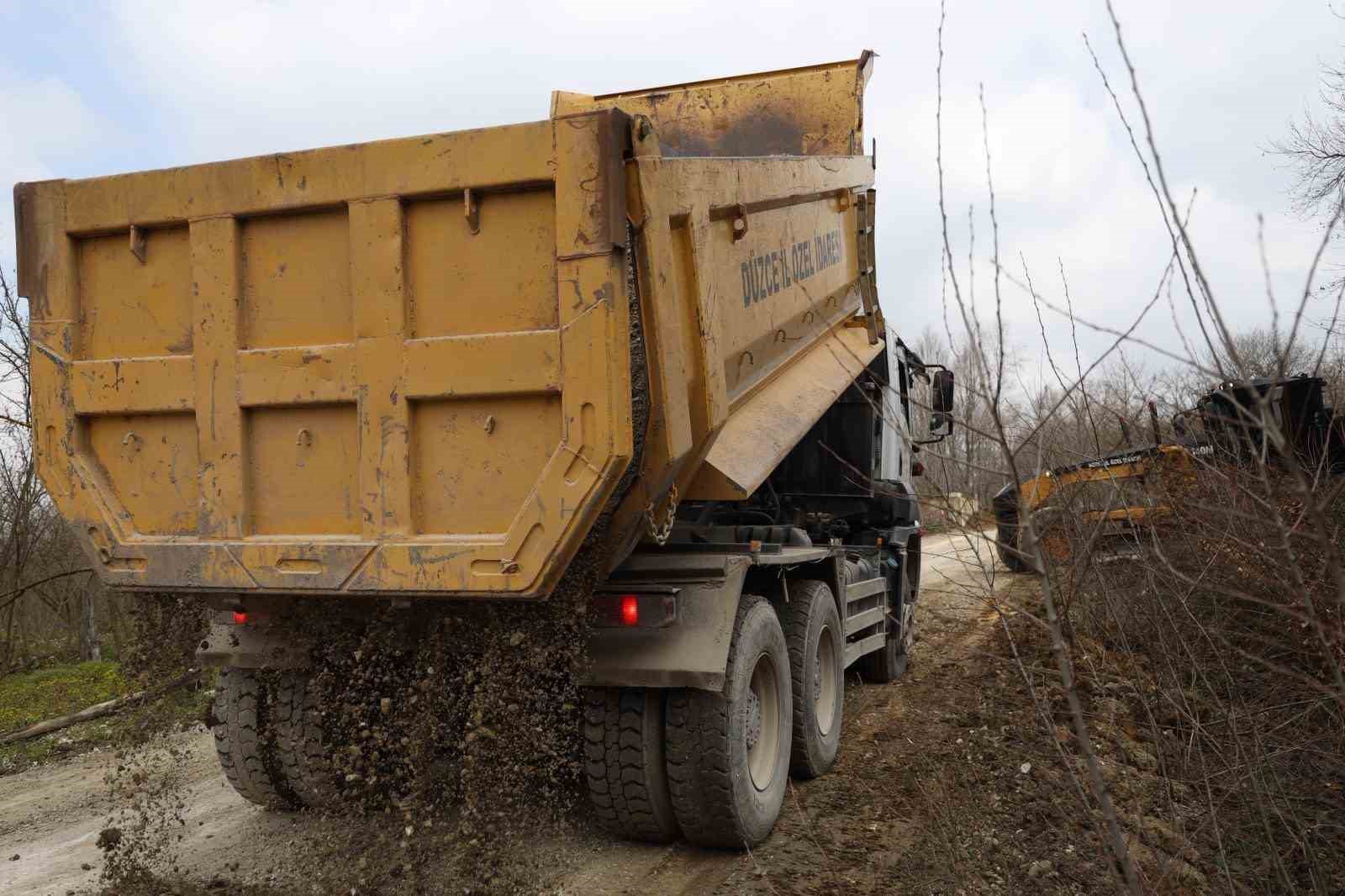 Köylerde yol bakım çalışmaları tamamlanıyor
