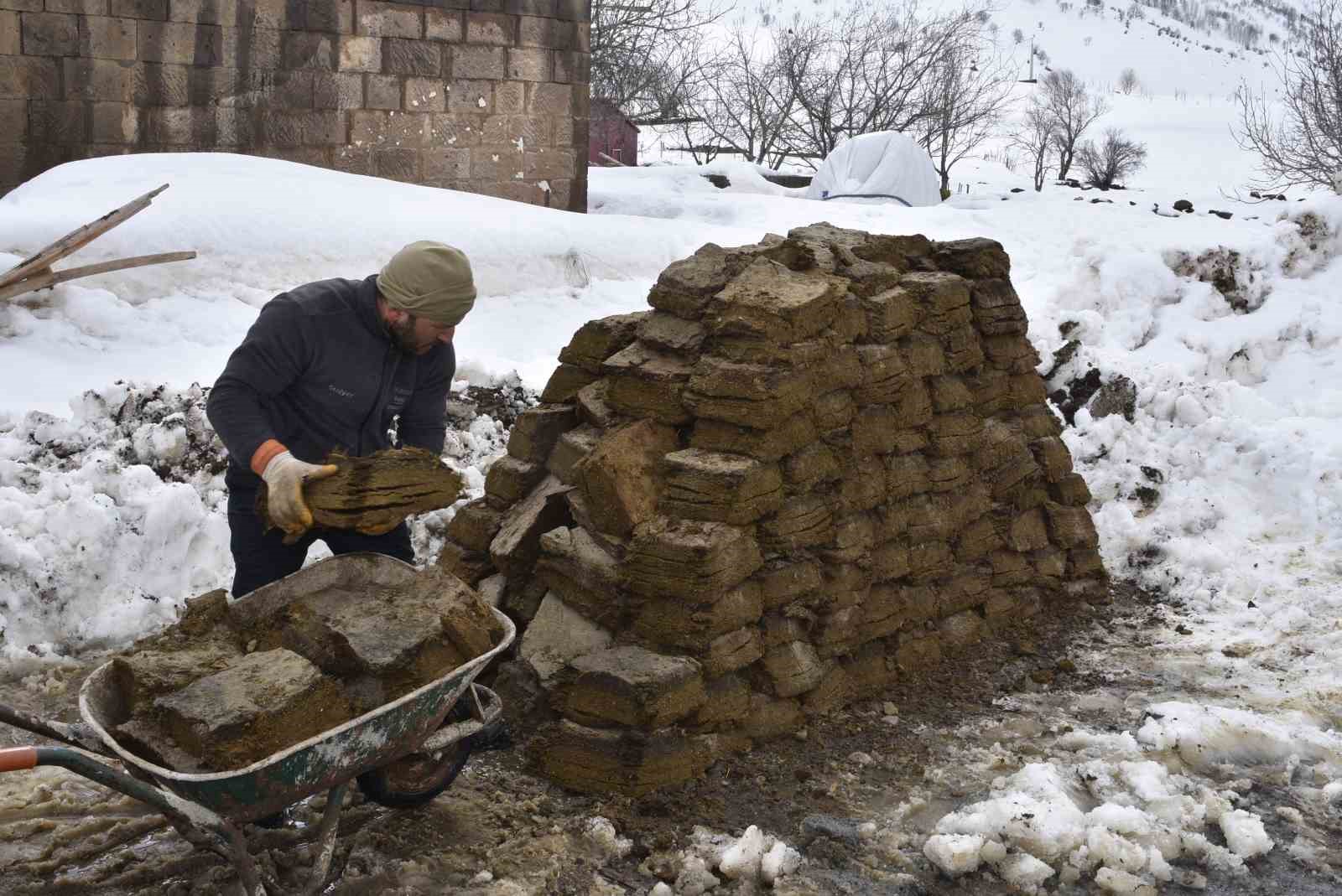 Köylülerin gelecek kış telaşı şimdiden başladı
