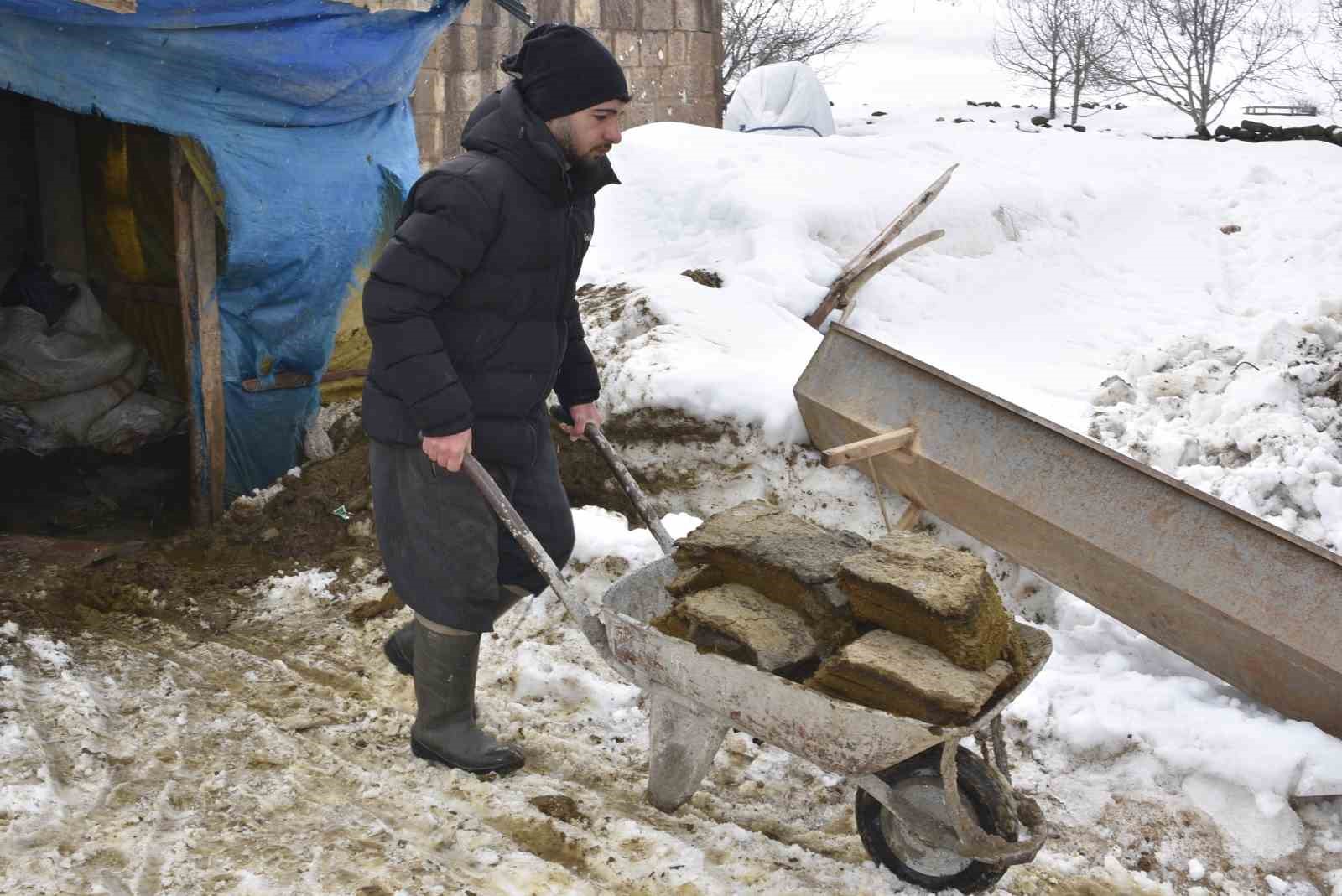 Köylülerin gelecek kış telaşı şimdiden başladı
