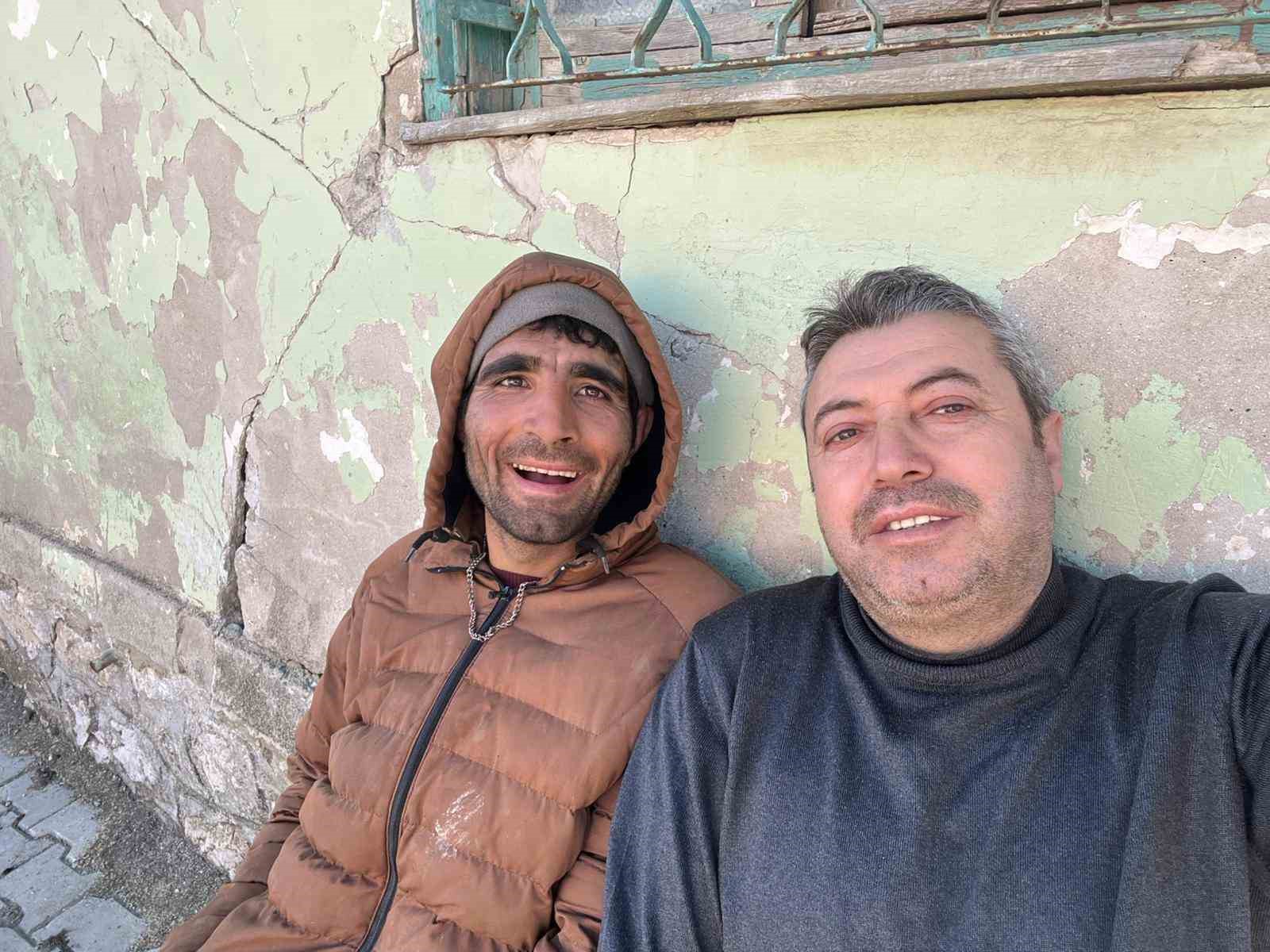 "Köyün neşesi" engelli genç herkesi gözyaşlarına boğdu: İmam ayakta durmakta güçlük çekti
