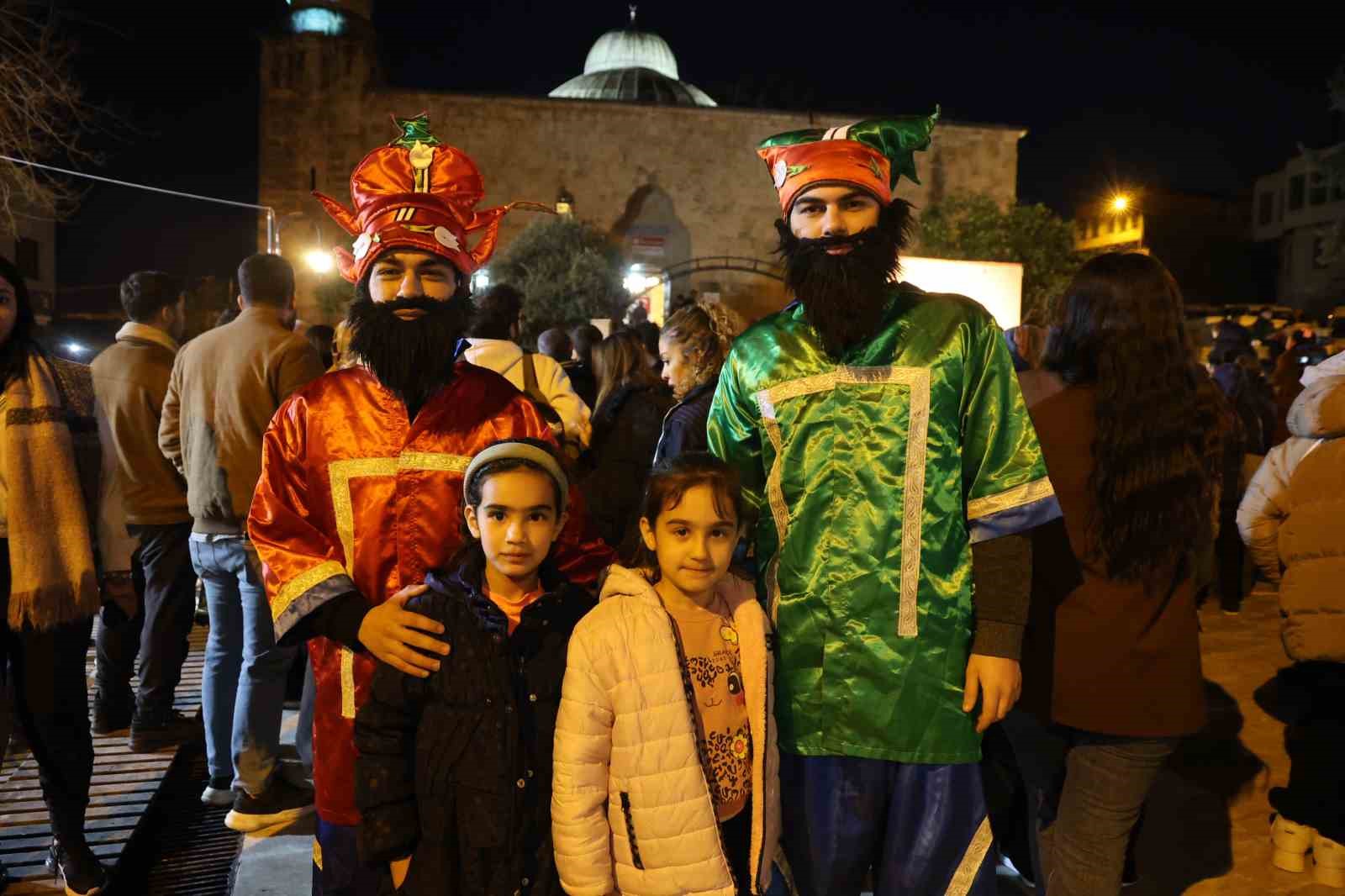 Kozan Kalesi’nden atılan topla tarihi çarşıda Ramazan coşkusu yaşandı
