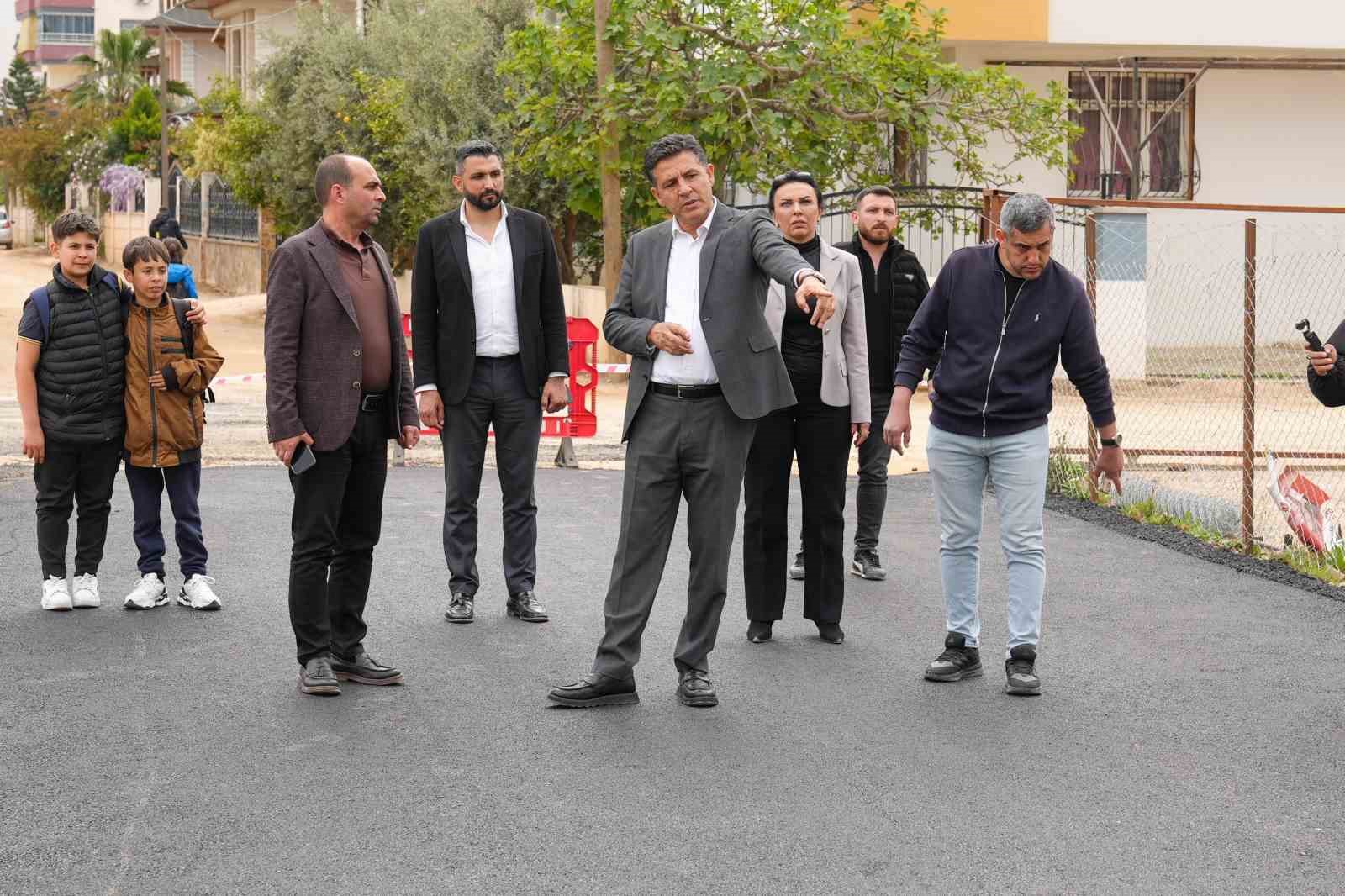 Kozan’da alt yapısı tamamlanan sokaklar asfaltlanıyor
