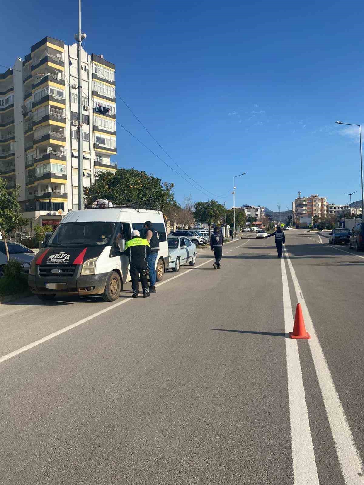 Kozan’da aranan 3 şahıs yakalandı
