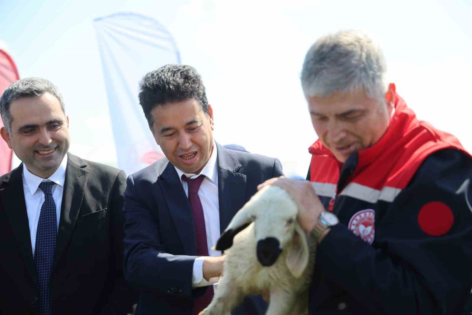 Kozan’da ıslah edilen mera alanı dualarla açıldı, sürüler alanda otlamaya başladı
