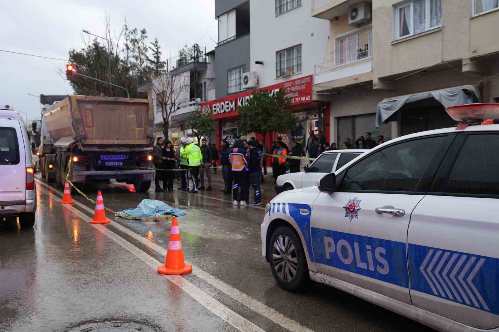 Kozan’da kamyonun çarptığı yaşlı adam hayatını kaybetti
