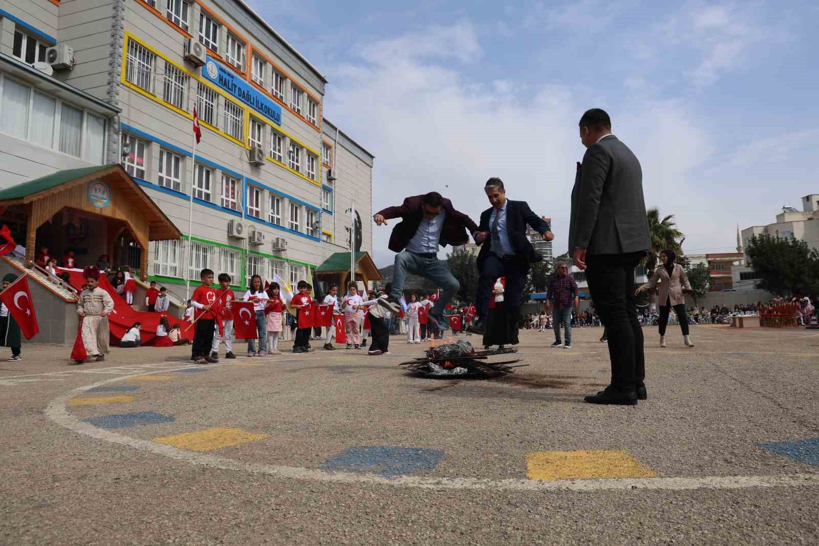 Kozan’da öğrenciler Nevruz’u coşkuyla kutladı
