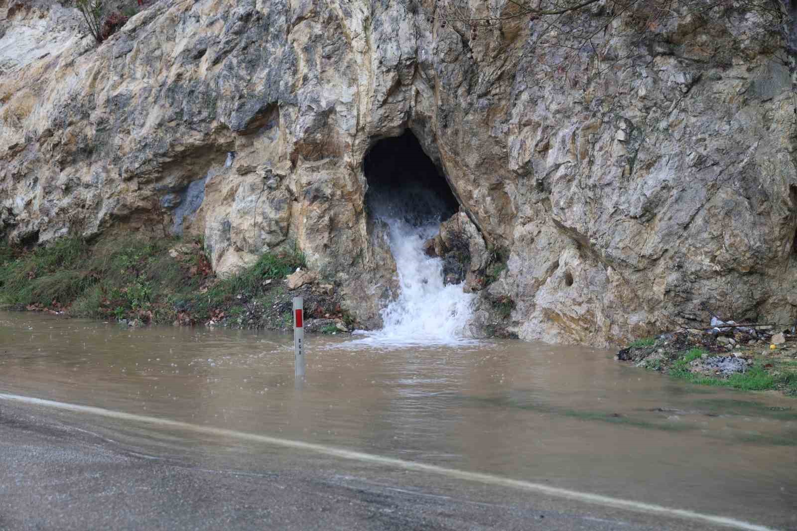Kozan’da sağanakla birlikte kuruyan kaynaklar yeniden canlandı
