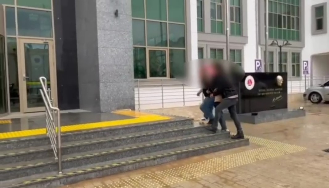 Kozan’da uyuşturucu sattığı öne sürülen şüpheli tutuklandı
