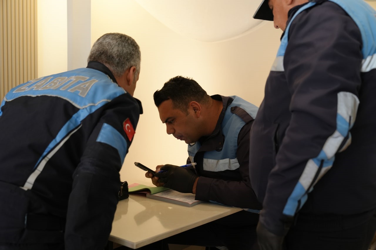 Kozan’da zabıta ekiplerinden bayram denetimi
