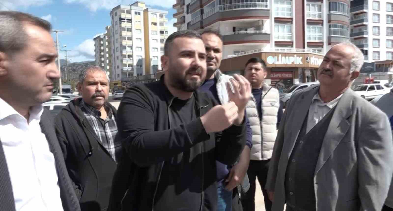 Kozan’daki kavşak düzenlemesine vatandaşlardan tepki
Kozan’daki kavşak düzenlemesine vatandaşlardan tepki