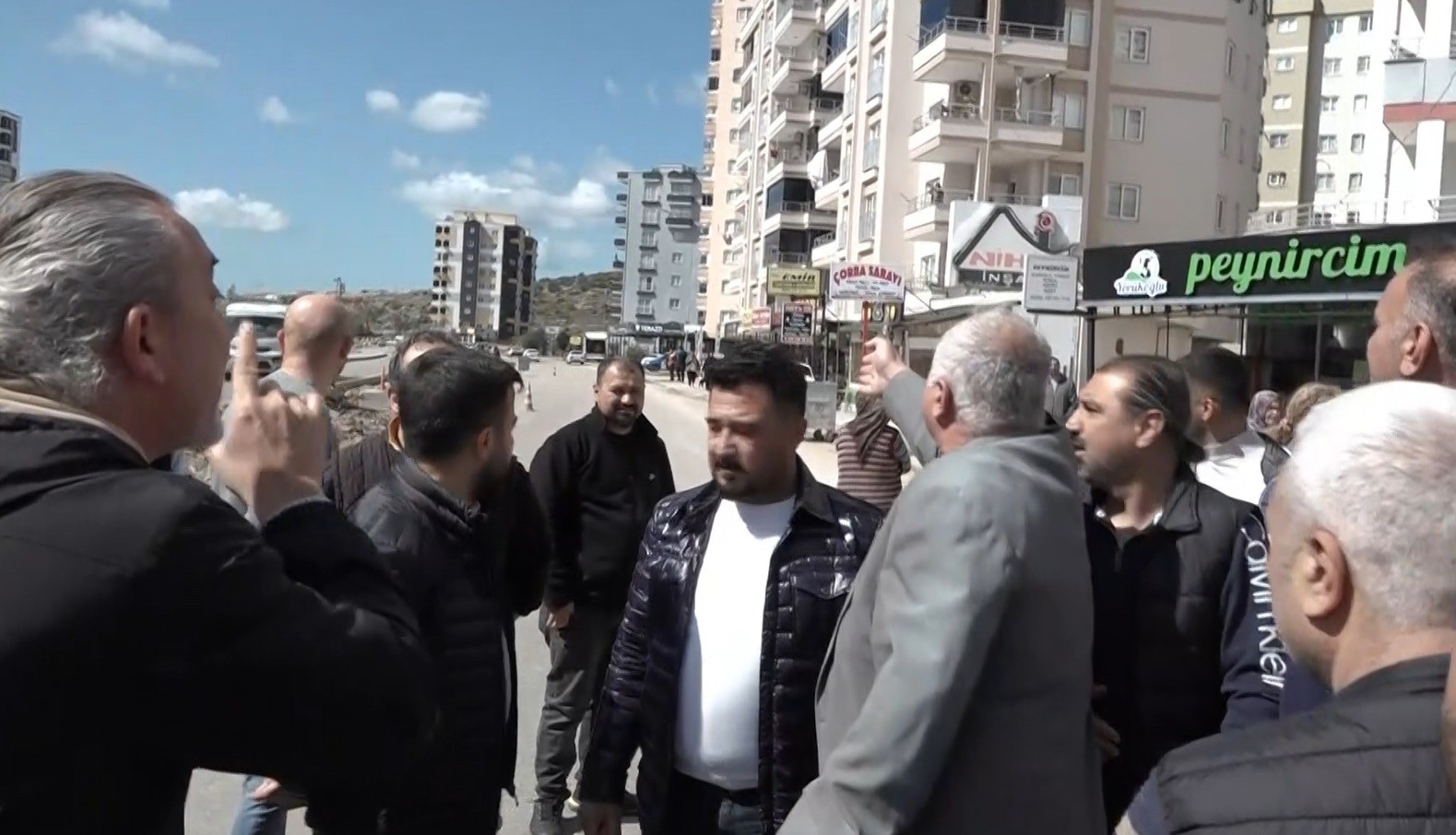 Kozan’daki kavşak düzenlemesine vatandaşlardan tepki
Kozan’daki kavşak düzenlemesine vatandaşlardan tepki