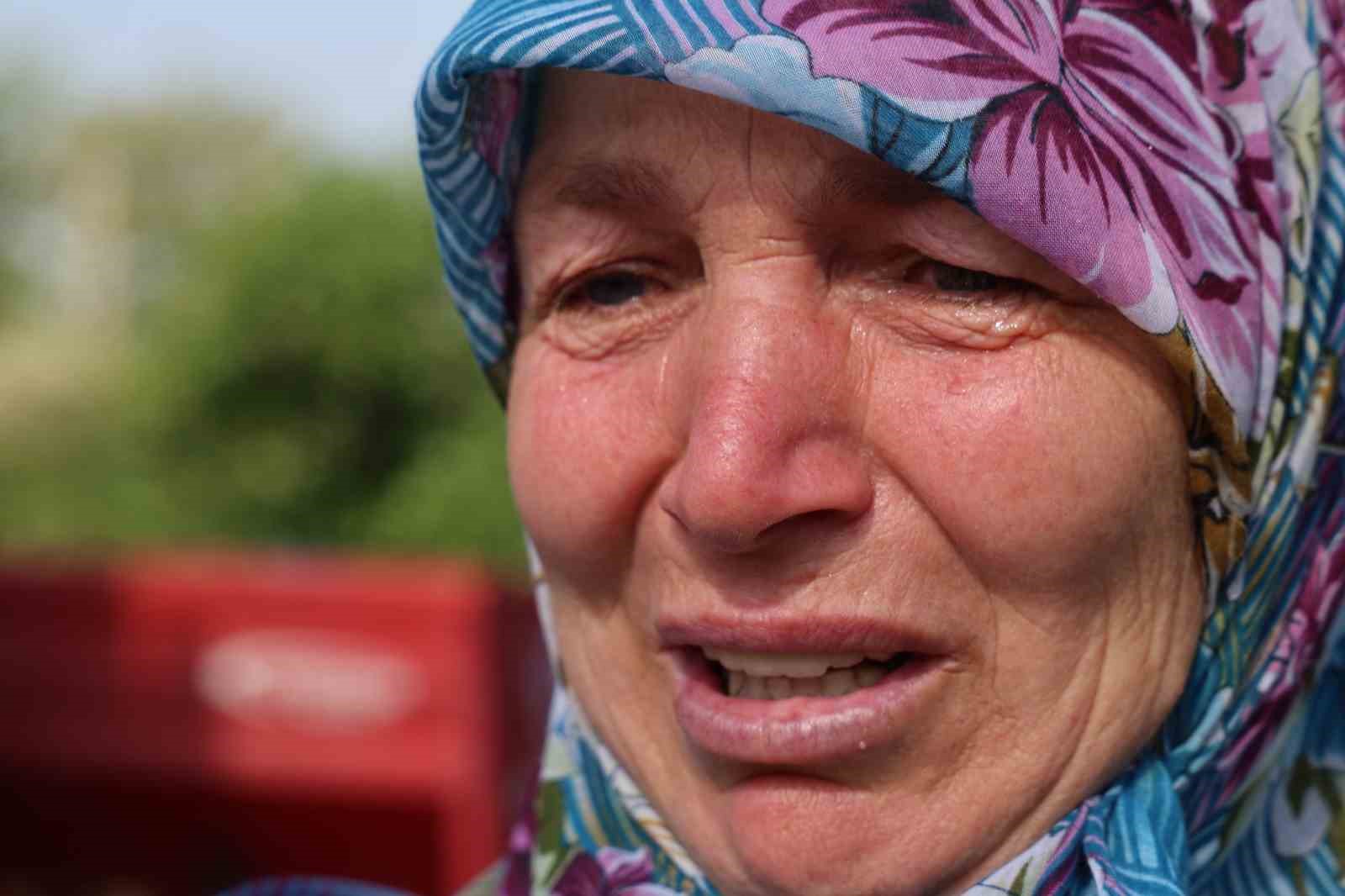 Kozan’daki selde hayvanları telef olan kadın: "Bir anda sel geldi, ahırın üstünü aştı"
