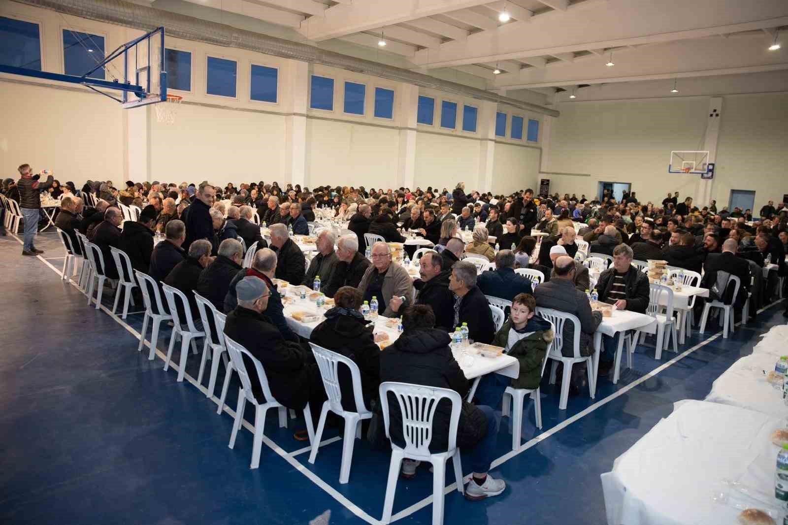 Kozlukebir Domruköy’de yüzlerce kişi iftarda buluştu
