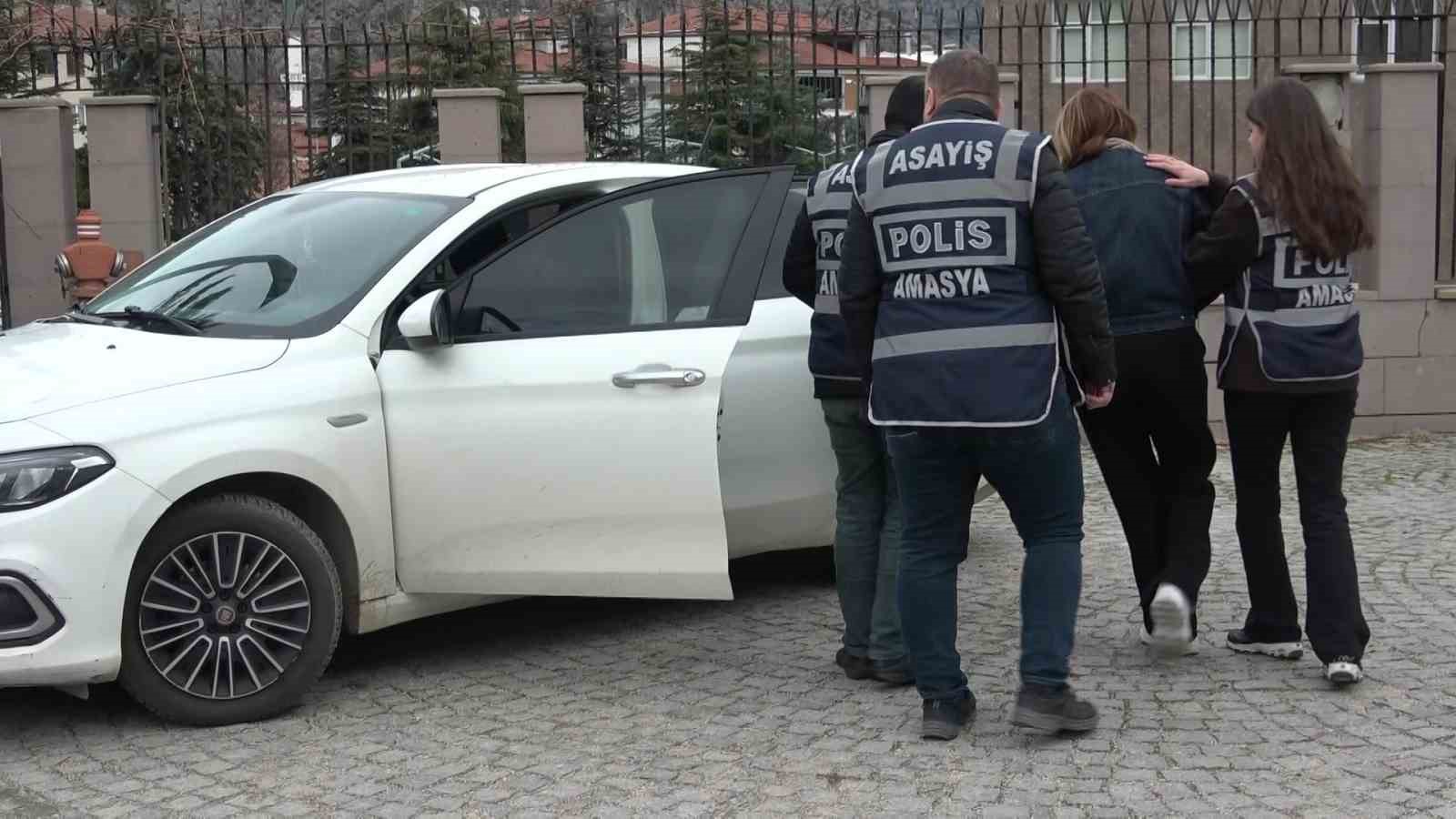 Kredi kartlarını kopyalayarak 2 milyon liradan fazla vurgun yaptılar
Kredi kartlarını kopyalayarak 2 milyon liradan fazla vurgun yaptılar