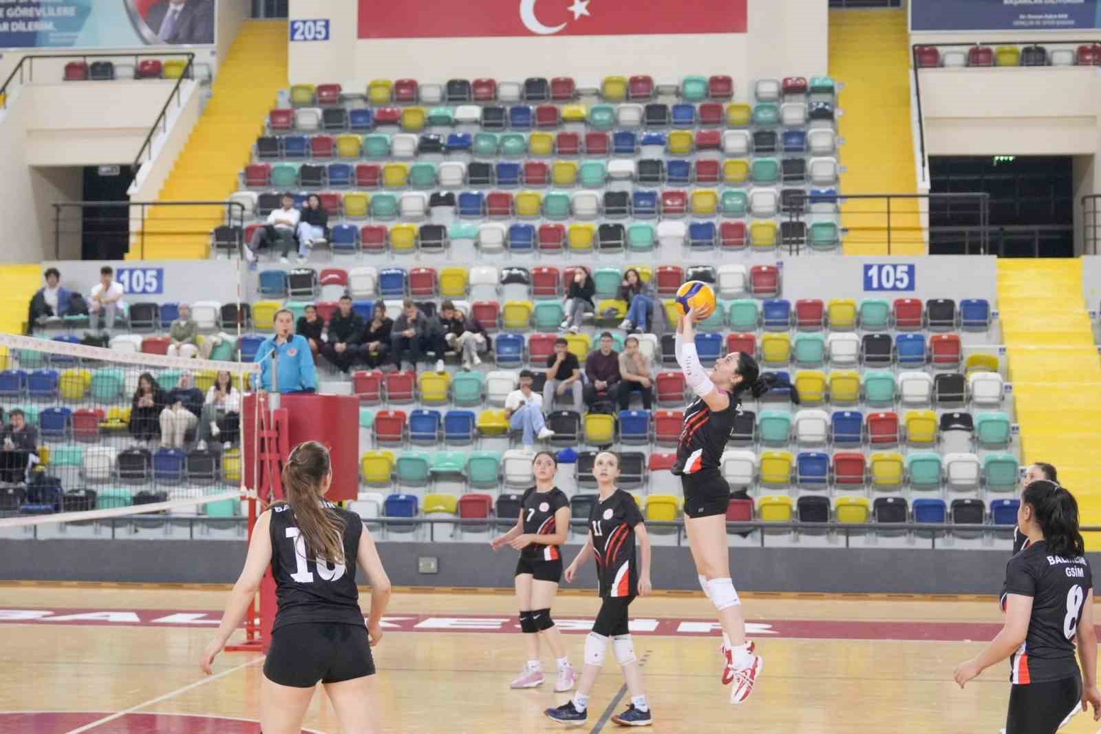 Kredi Yurtlar Kurumunda kalan gençler spor dallarında yarıştı
