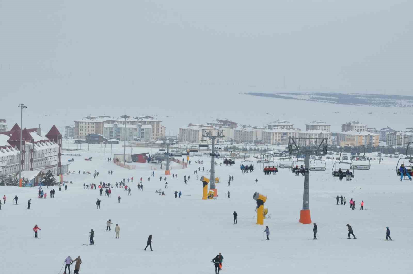 Kristal karın merkezi Sarıkamış’a kayakseverlerden yoğun ilgi
