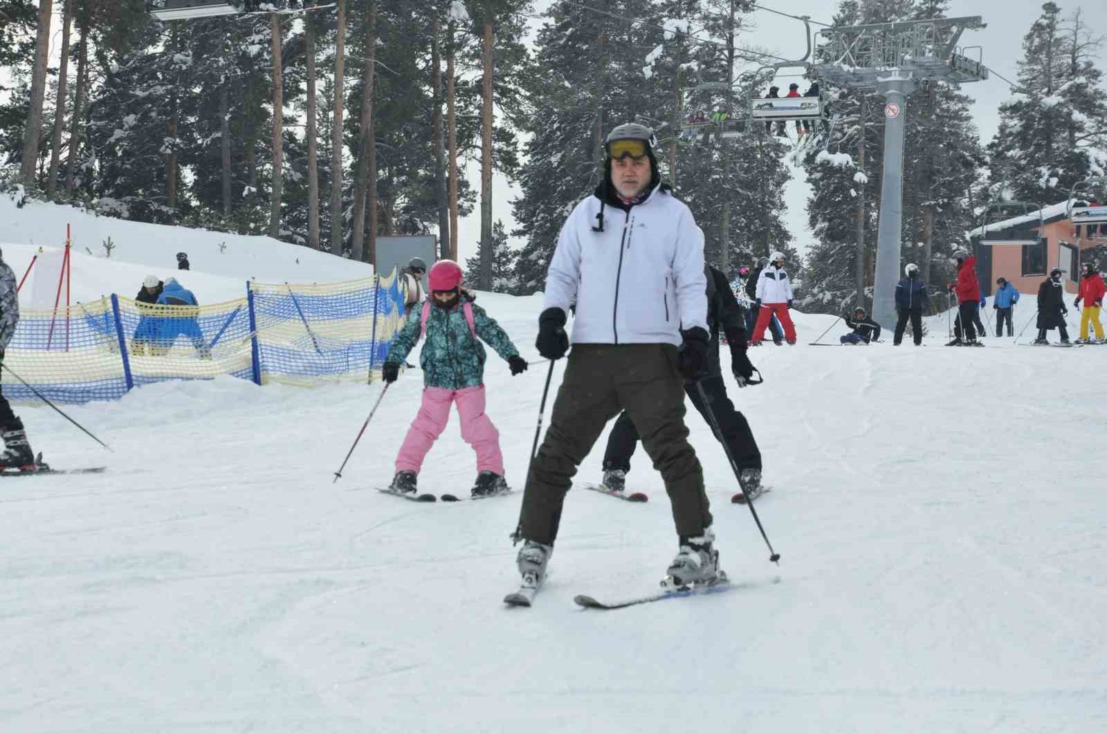 Kristal karın merkezi Sarıkamış’a kayakseverlerden yoğun ilgi

