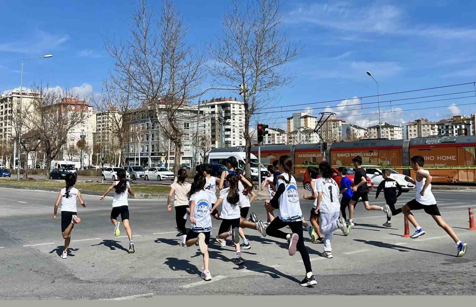 Kros Ligi’nde Spor A.Ş’den önemli dereceler
