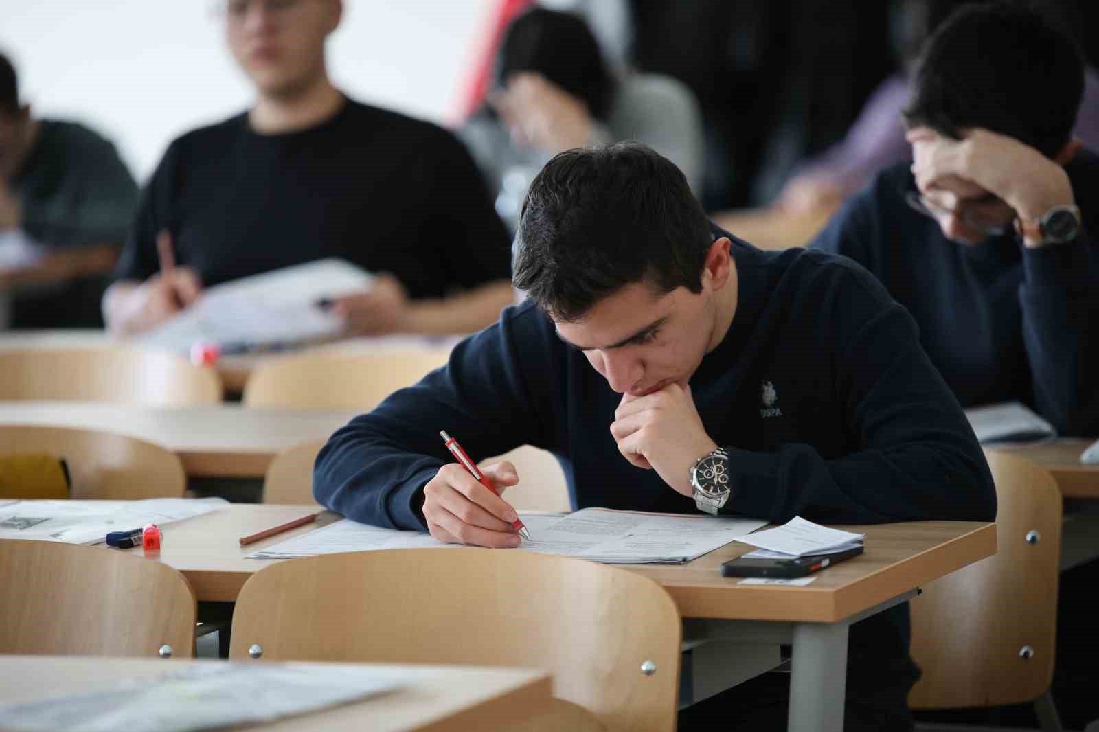 KTO Karatay’da ödüllü deneme sınavı ile YKS provası yapıldı
