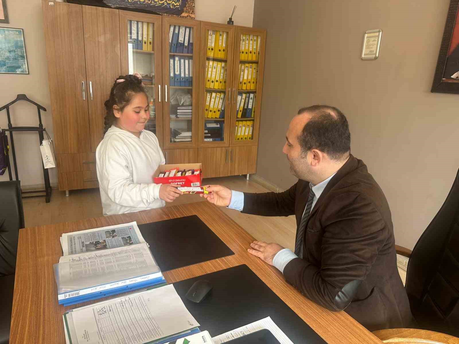 Küçük Aysima’dan öğretmenlerine duygulandıran sürpriz
