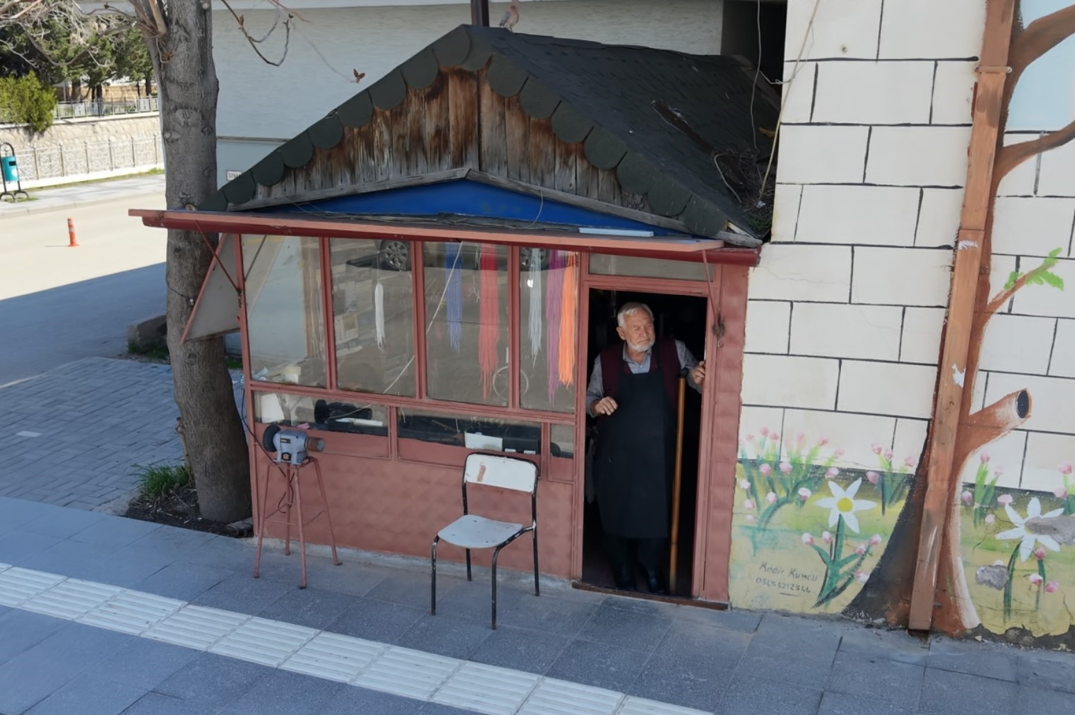 Küçük barakada 62 yıllık emekle 4 çocuğunu evlendirip, evini, arabasını aldı
